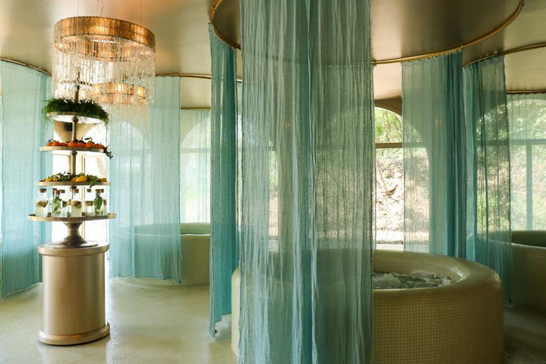 Brindos, Lac & Château