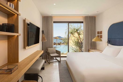 W Costa Navarino