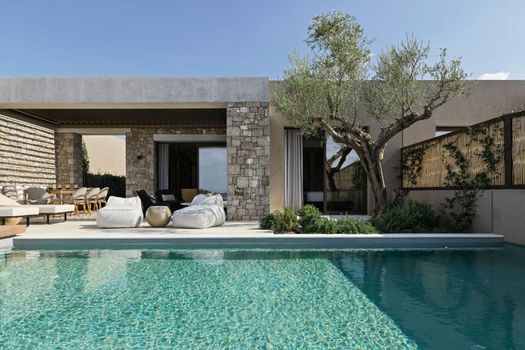 W Costa Navarino