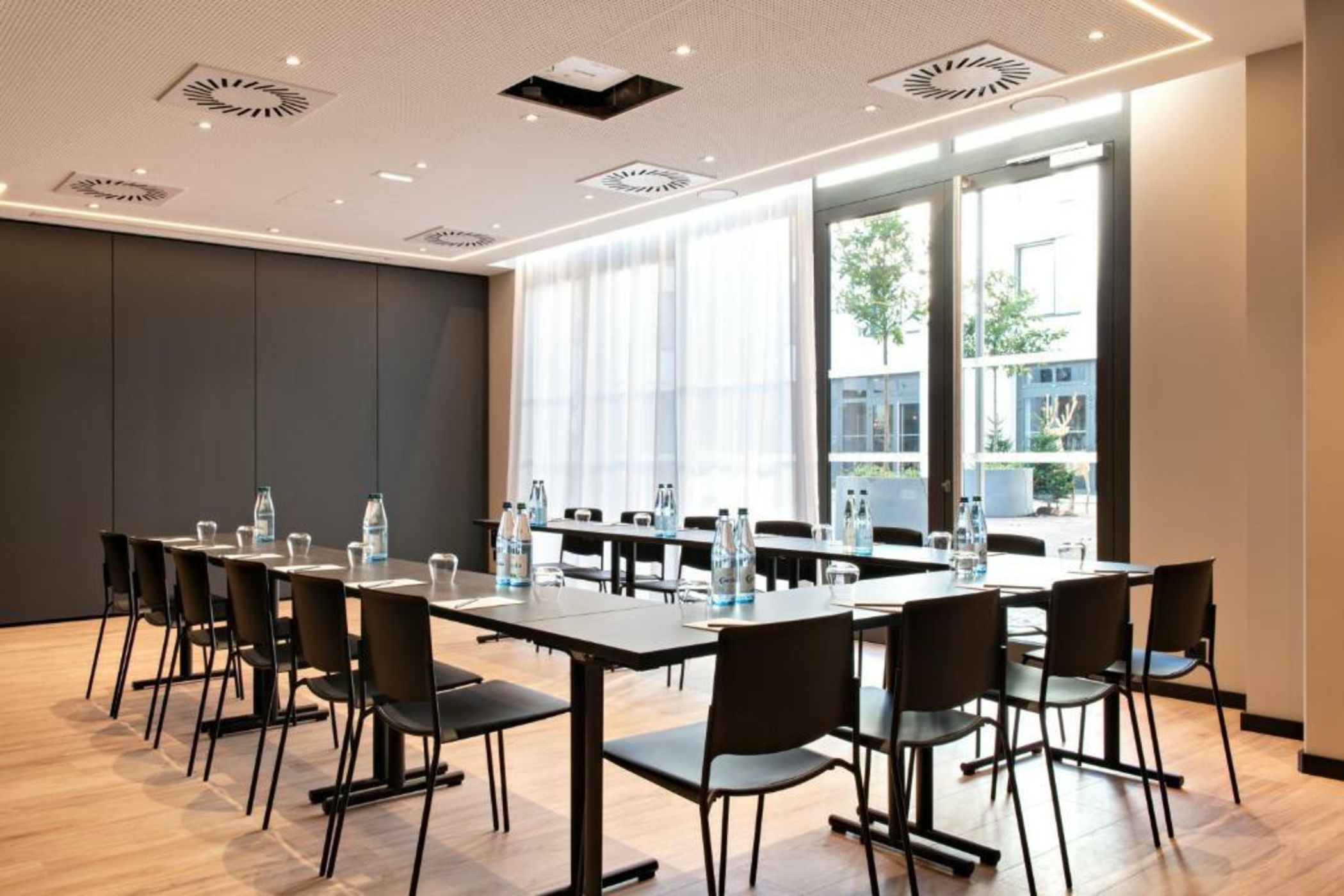 Hôtel LÉONOR the place to live