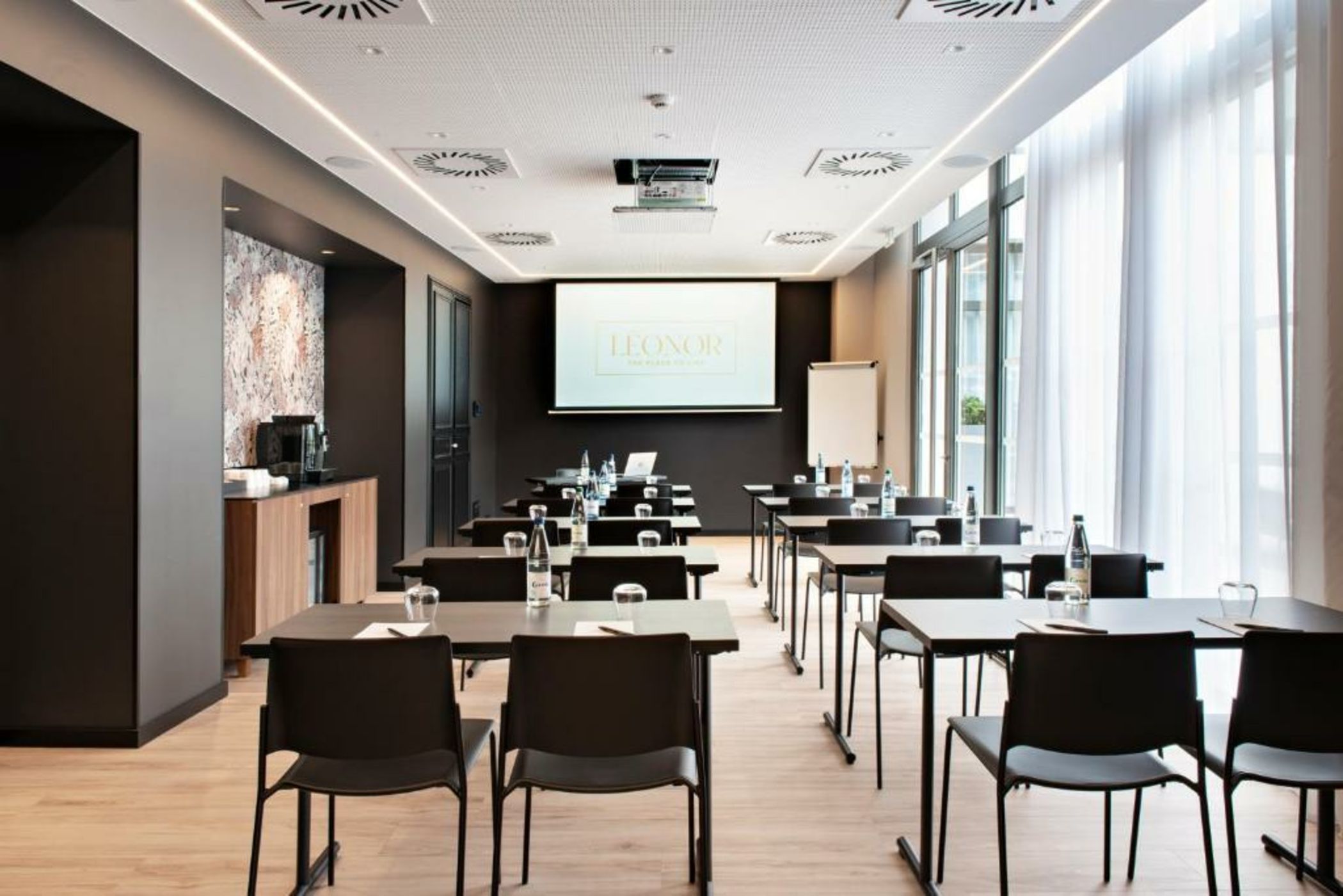 Hôtel LÉONOR the place to live