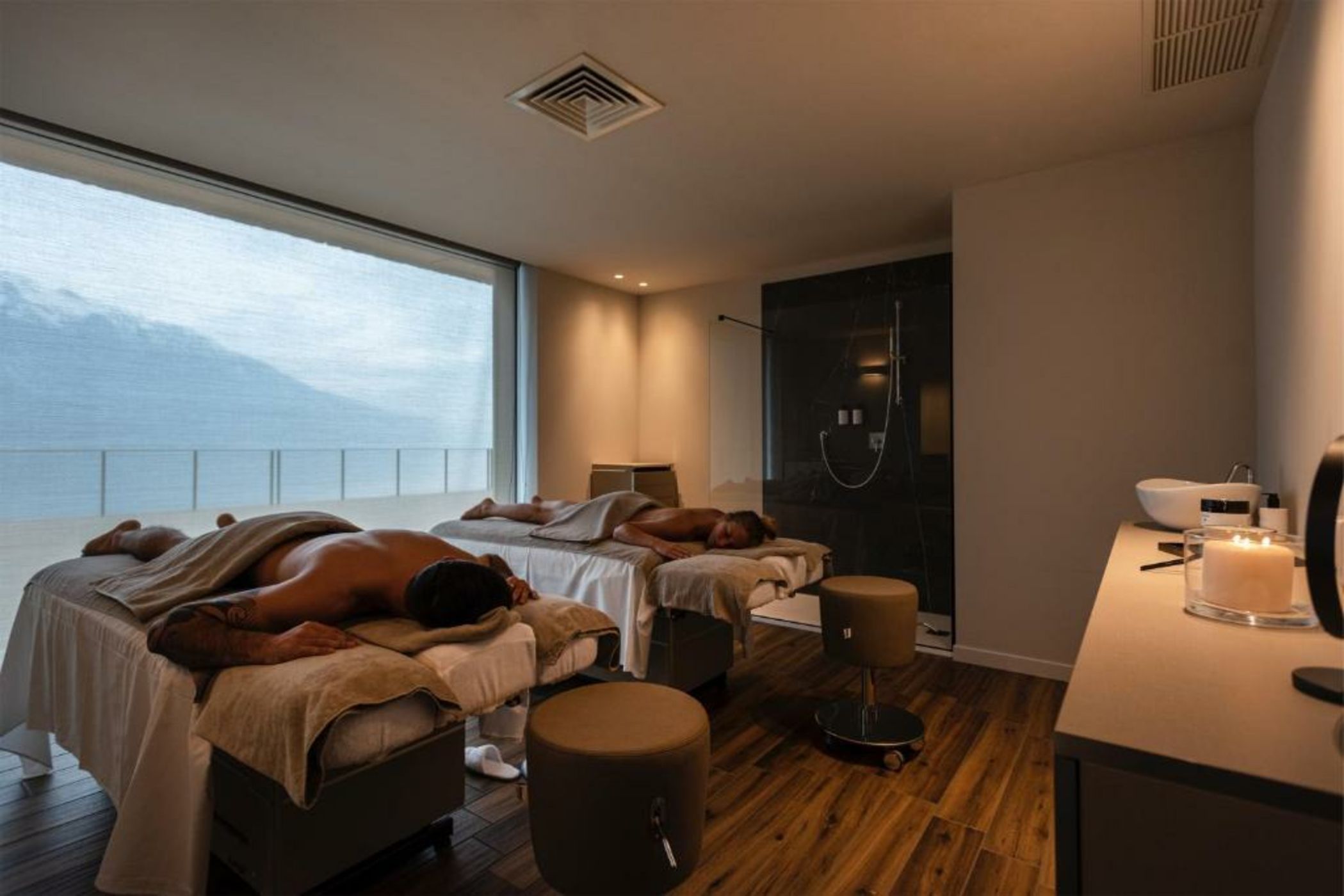 EALA My Lakeside Dream - Adults Friendly