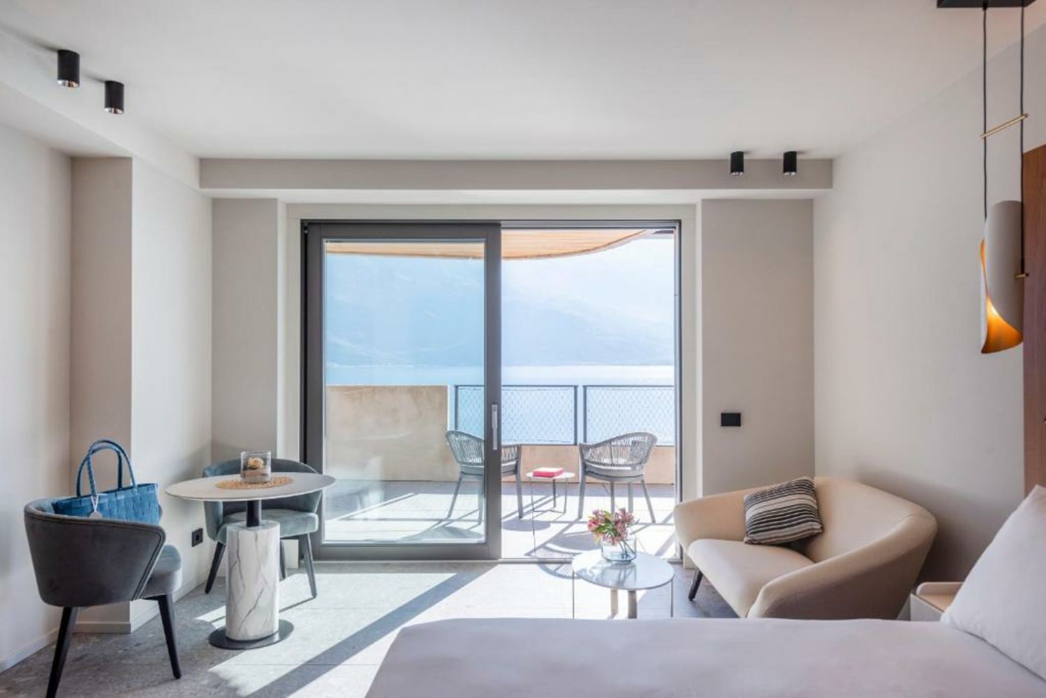 EALA My Lakeside Dream - Adults Friendly