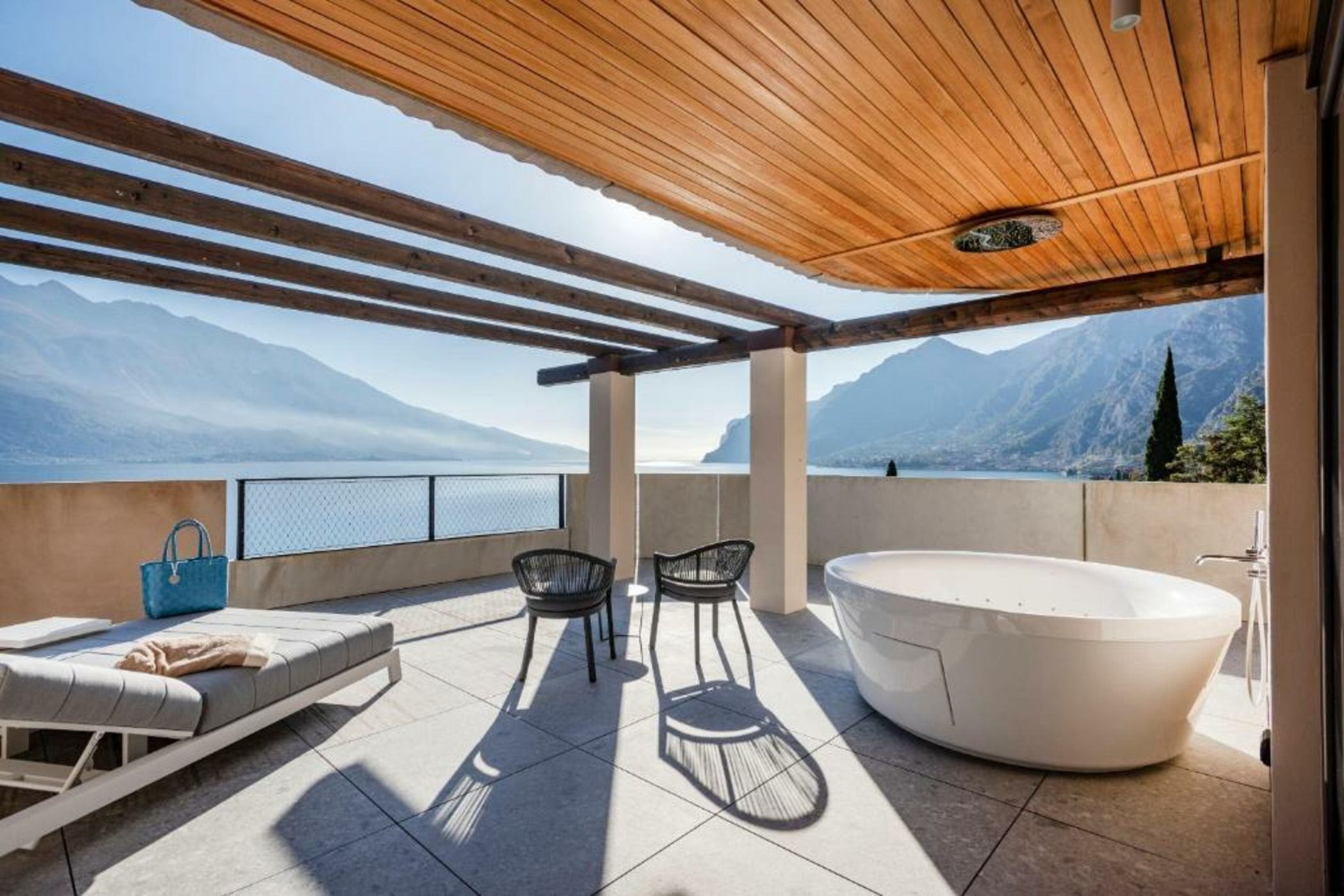 EALA My Lakeside Dream - Adults Friendly