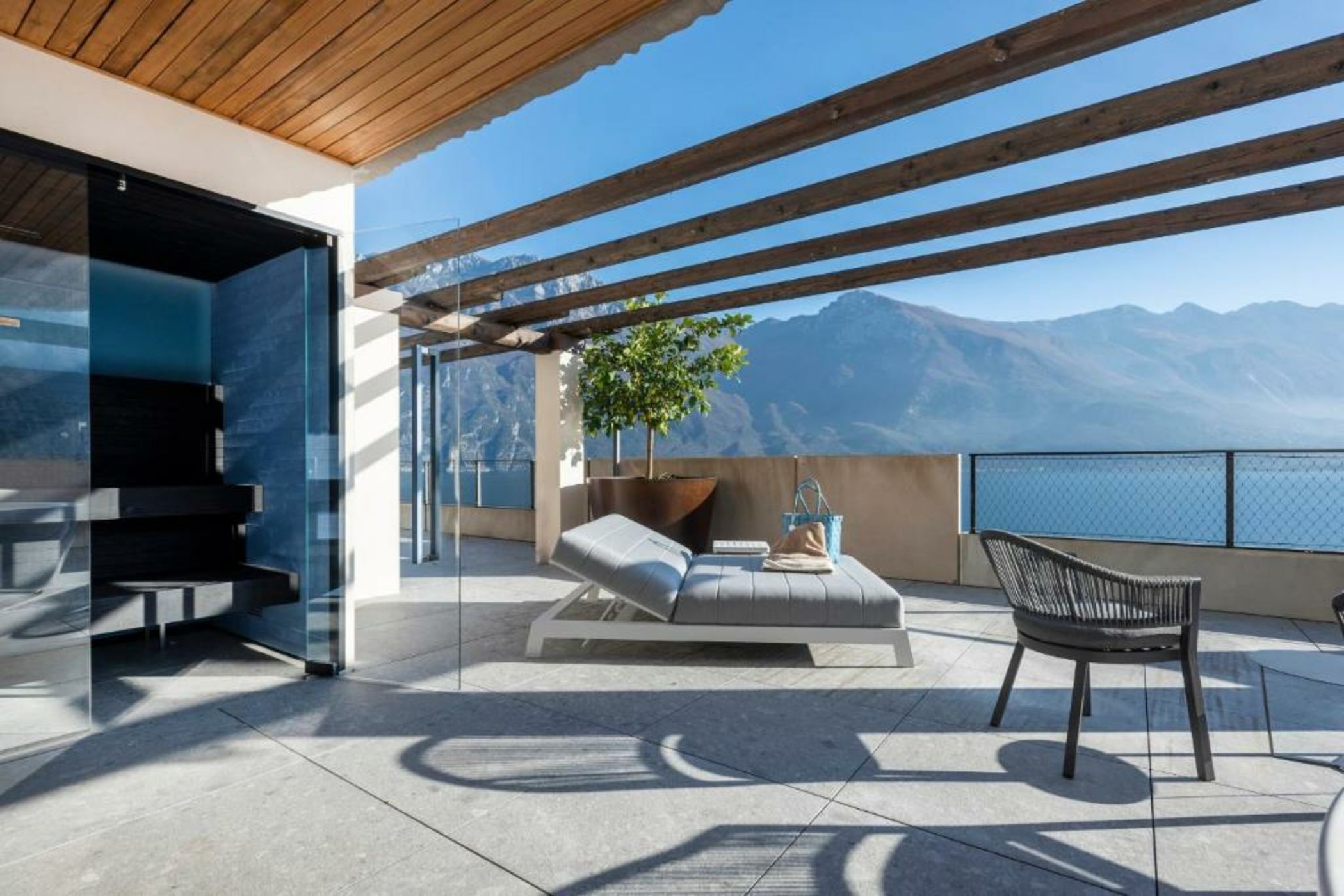 EALA My Lakeside Dream - Adults Friendly