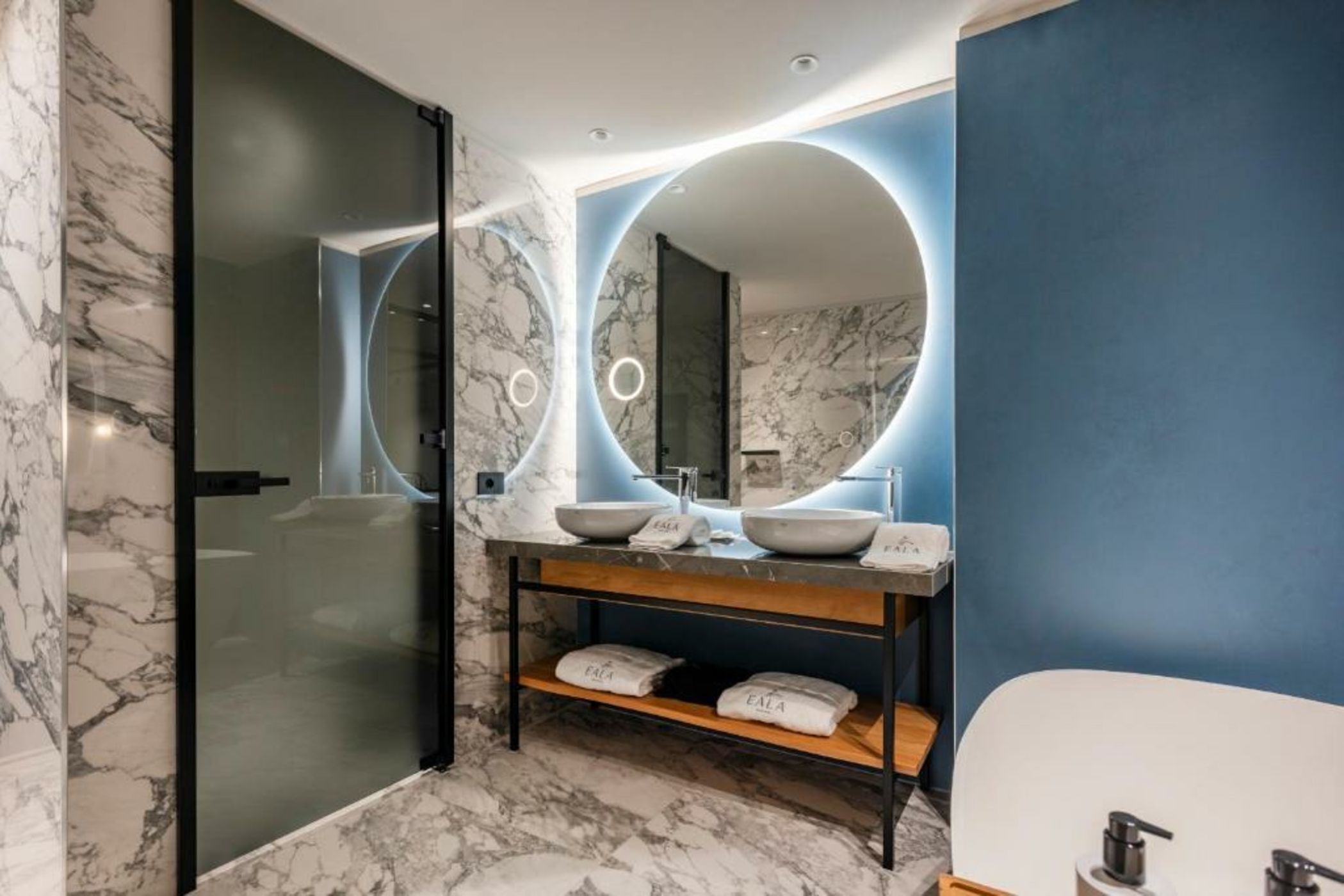 EALA My Lakeside Dream - Adults Friendly