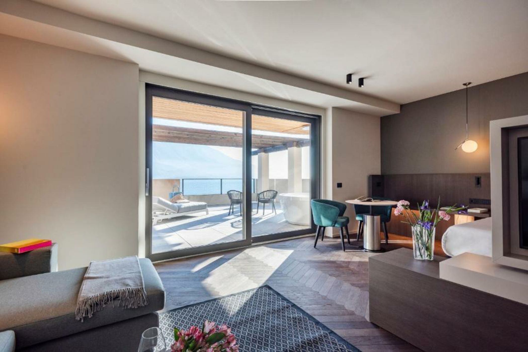 EALA My Lakeside Dream - Adults Friendly