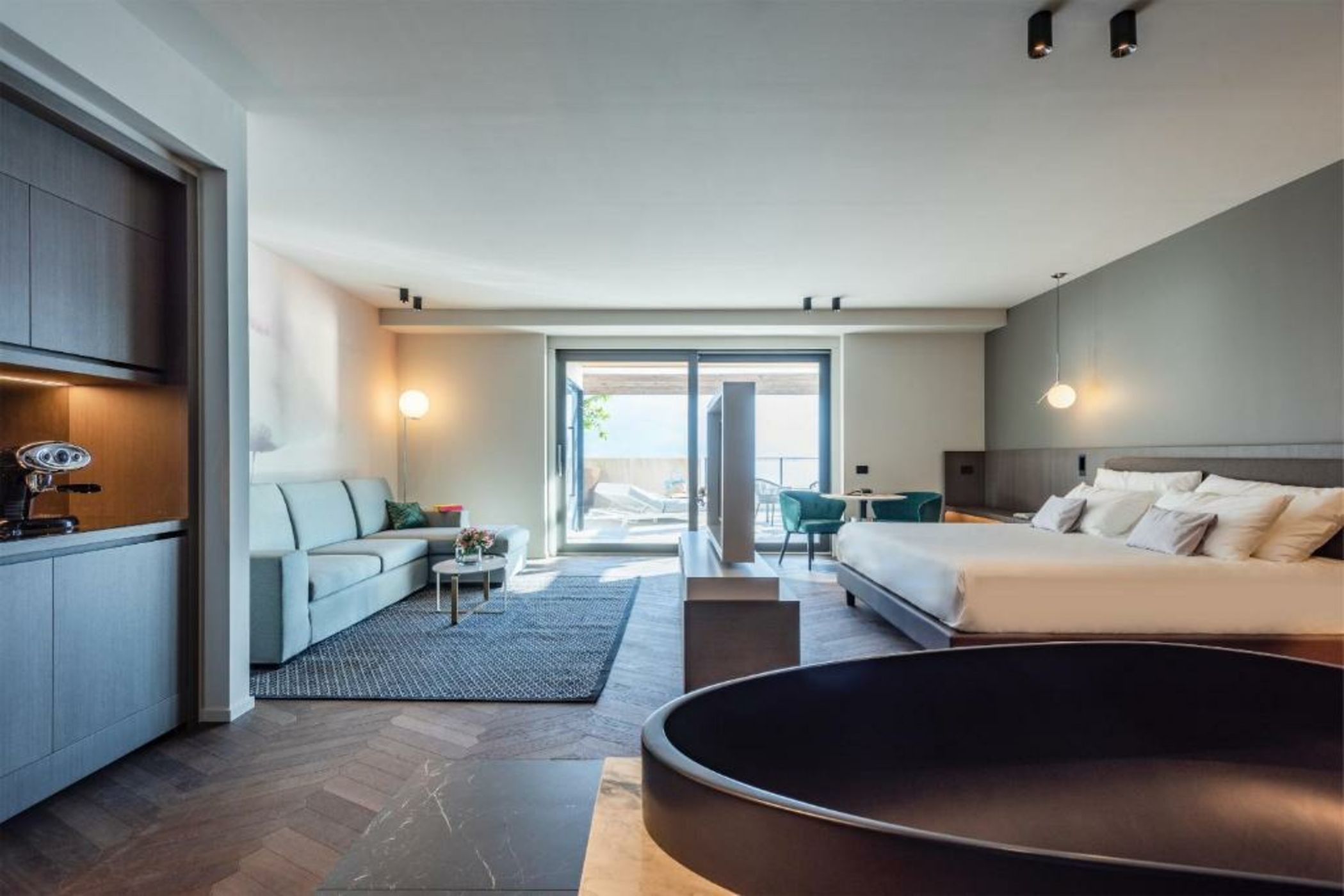 EALA My Lakeside Dream - Adults Friendly