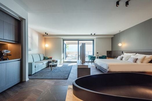EALA My Lakeside Dream - Adults Friendly