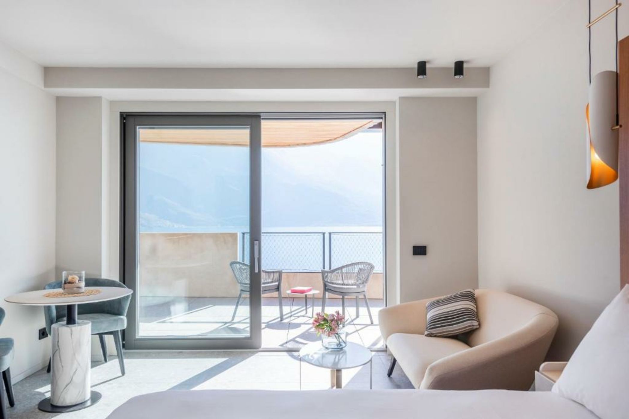 EALA My Lakeside Dream - Adults Friendly