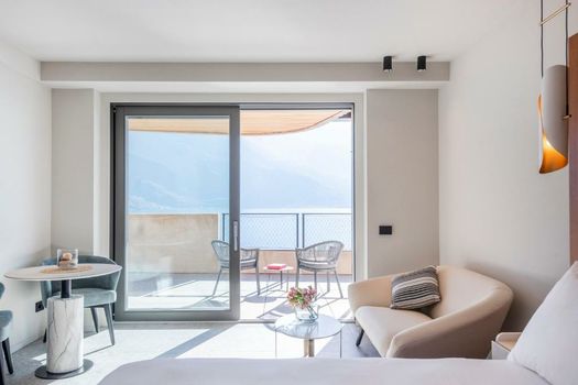 EALA My Lakeside Dream - Adults Friendly