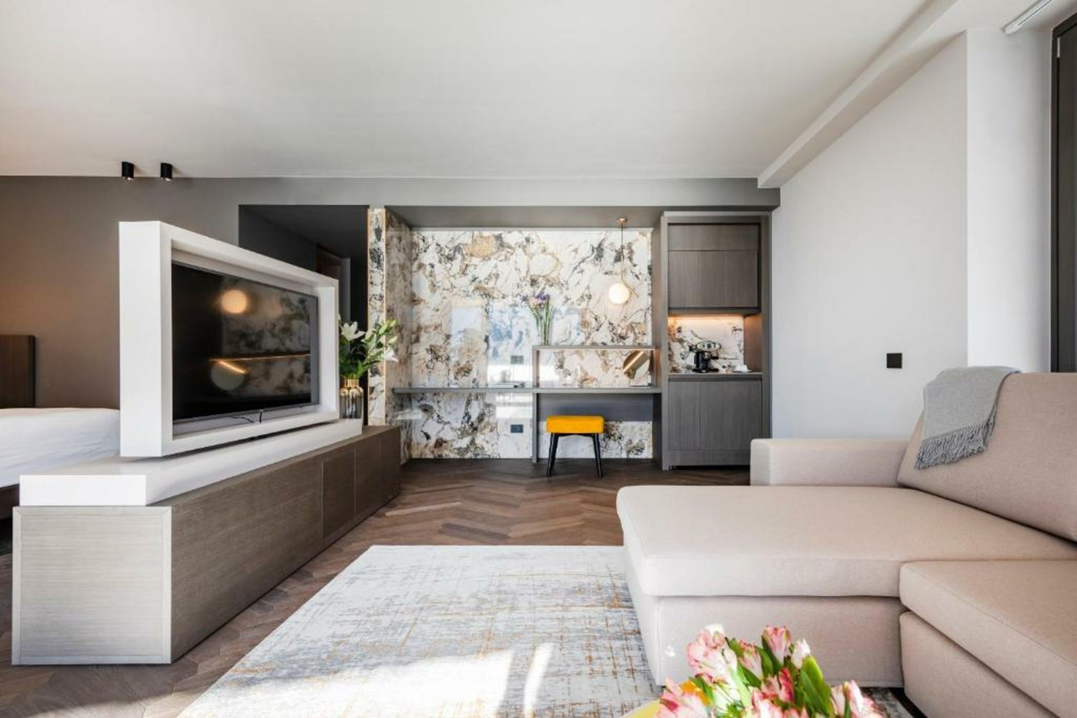 EALA My Lakeside Dream - Adults Friendly