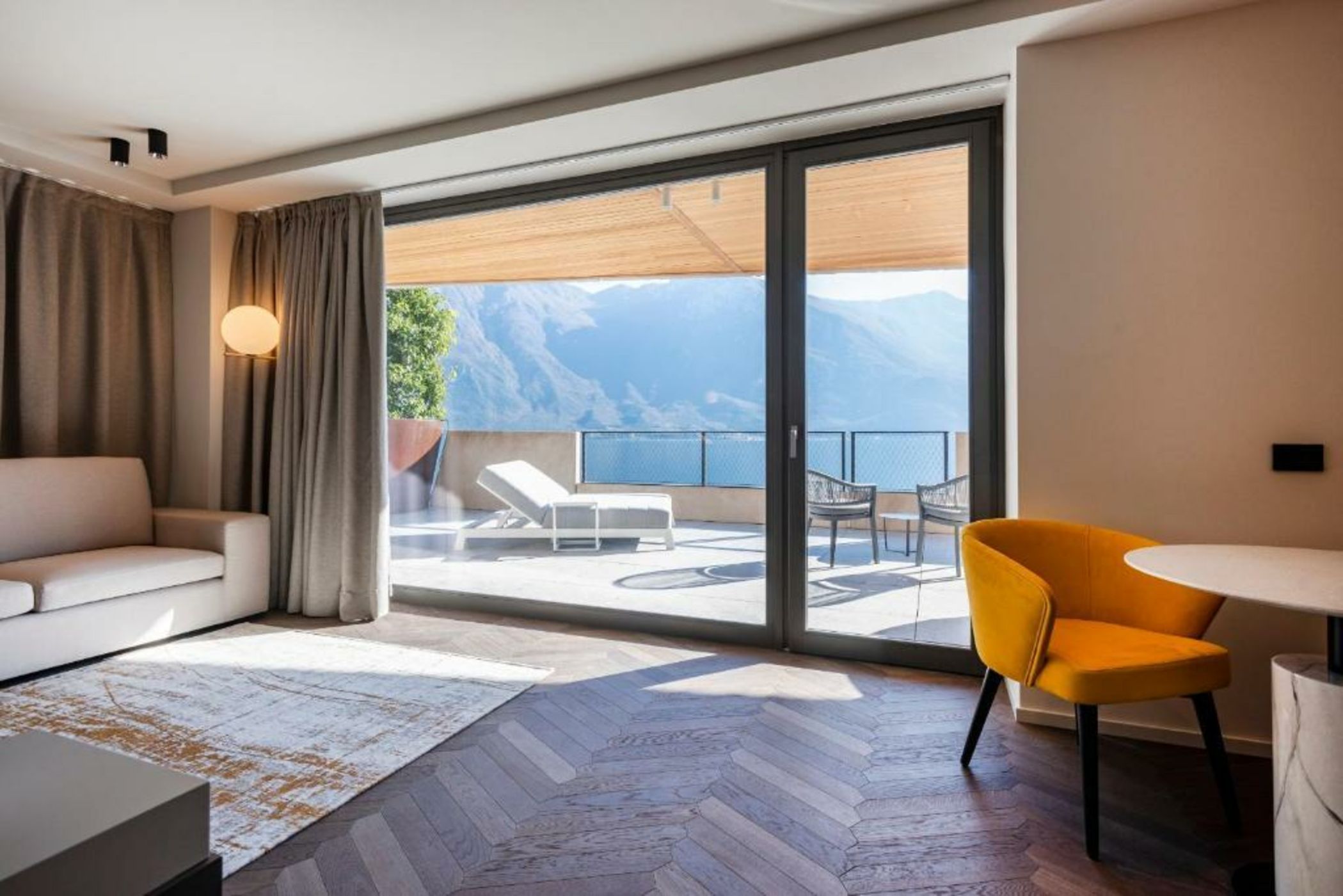 EALA My Lakeside Dream - Adults Friendly