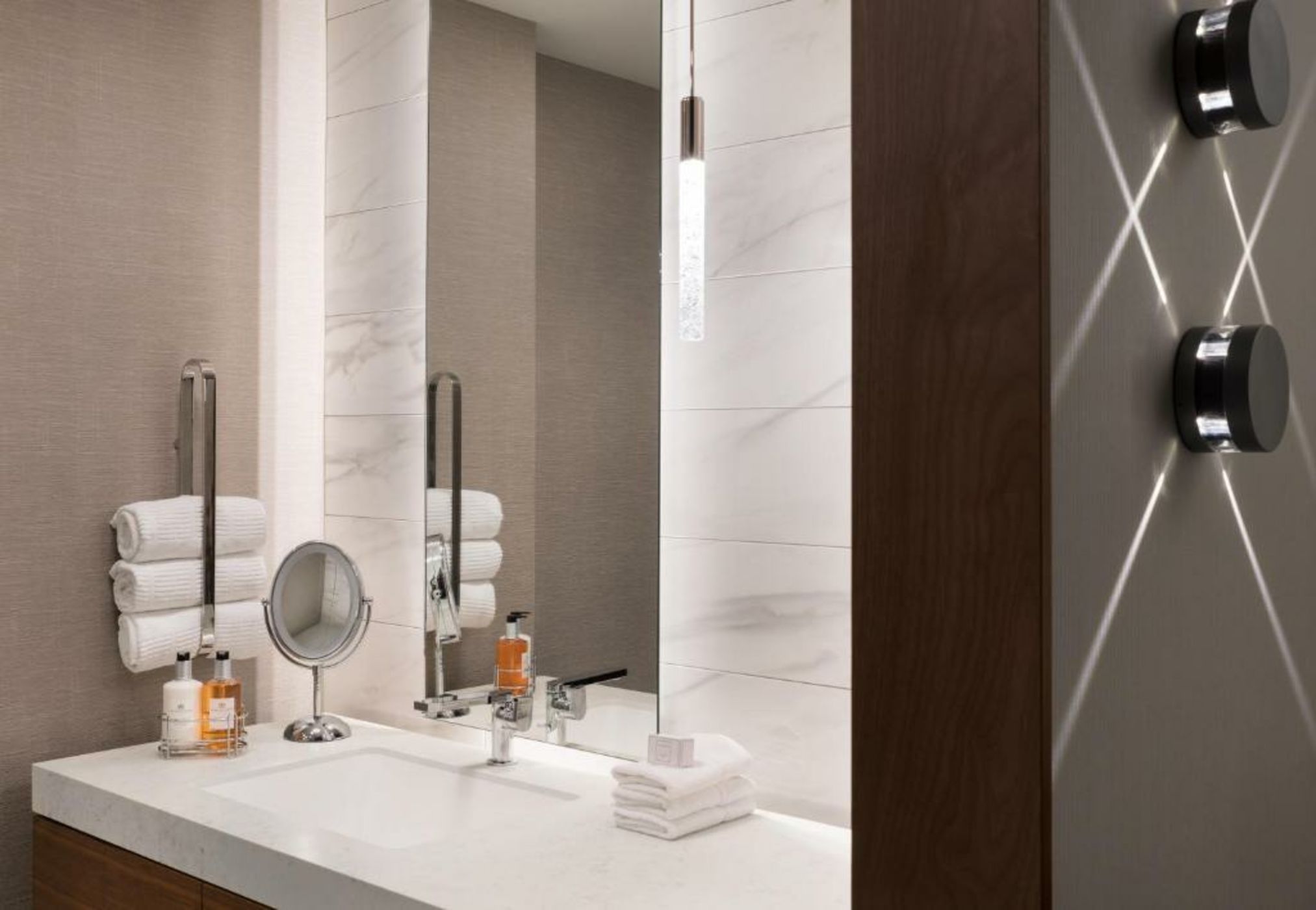 The Jacquard, Autograph Collection