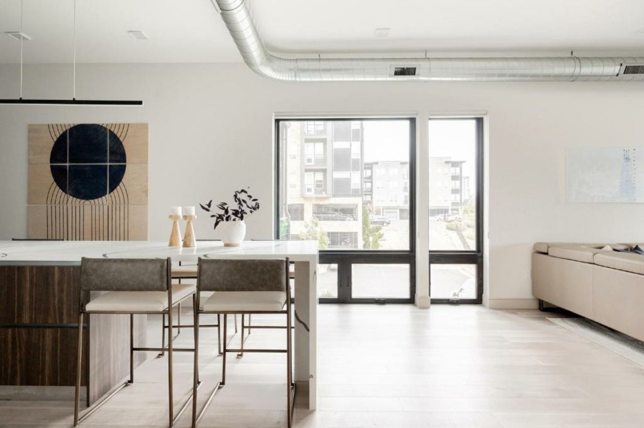 Contemporary Condo - Grill - Balcony - Tesoro