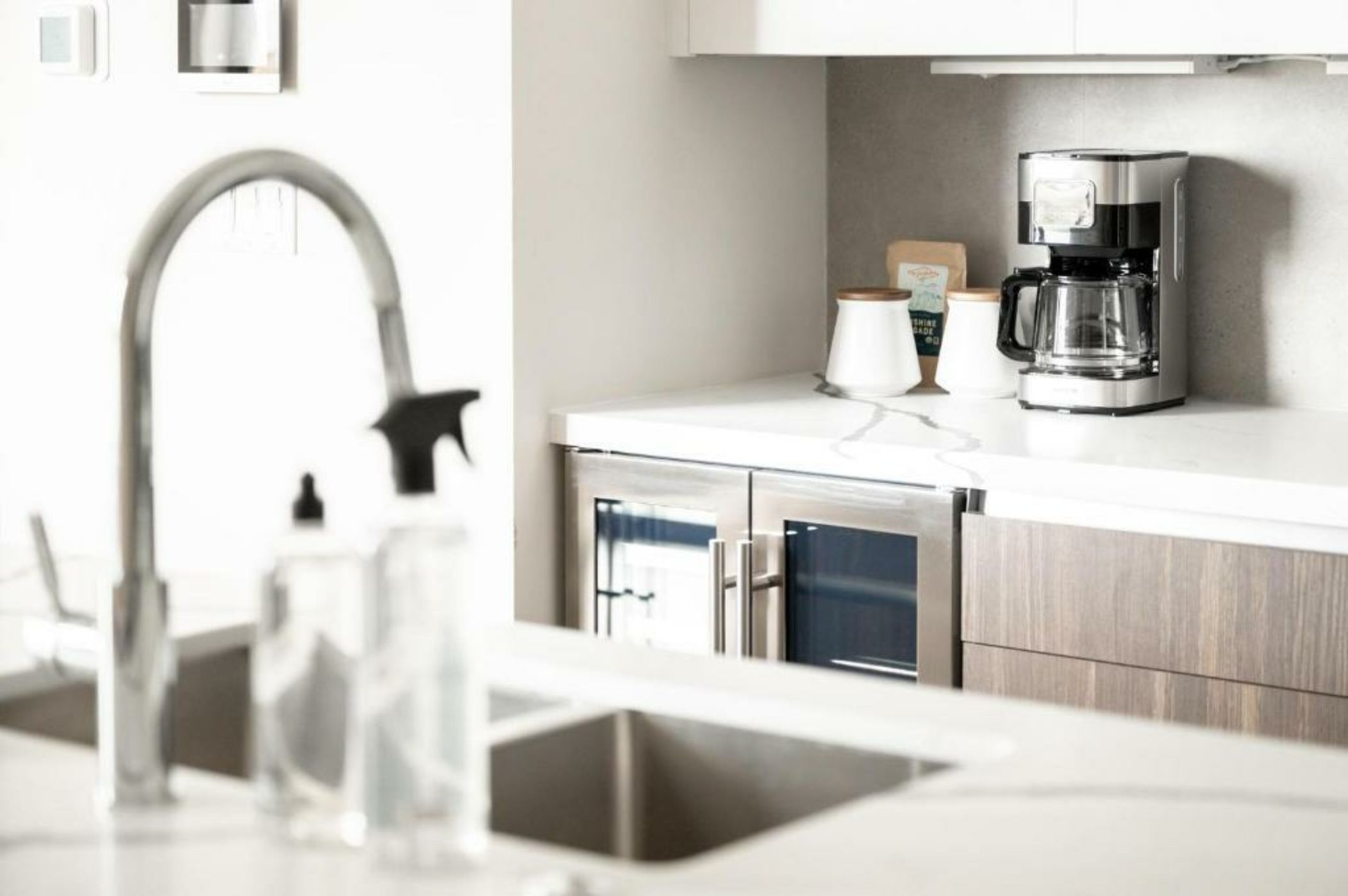 Contemporary Condo - Grill - Balcony - Tesoro