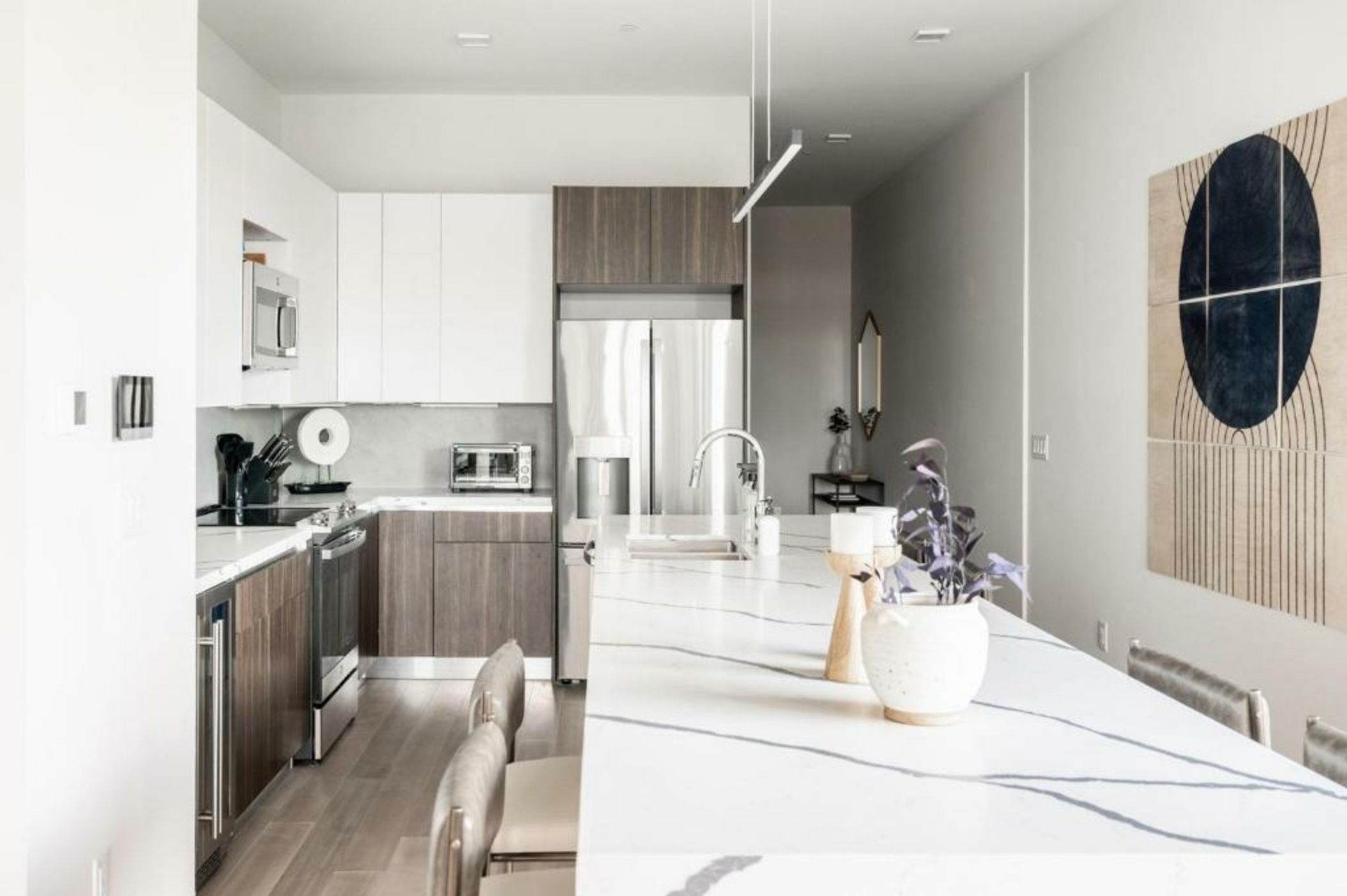 Contemporary Condo - Grill - Balcony - Tesoro