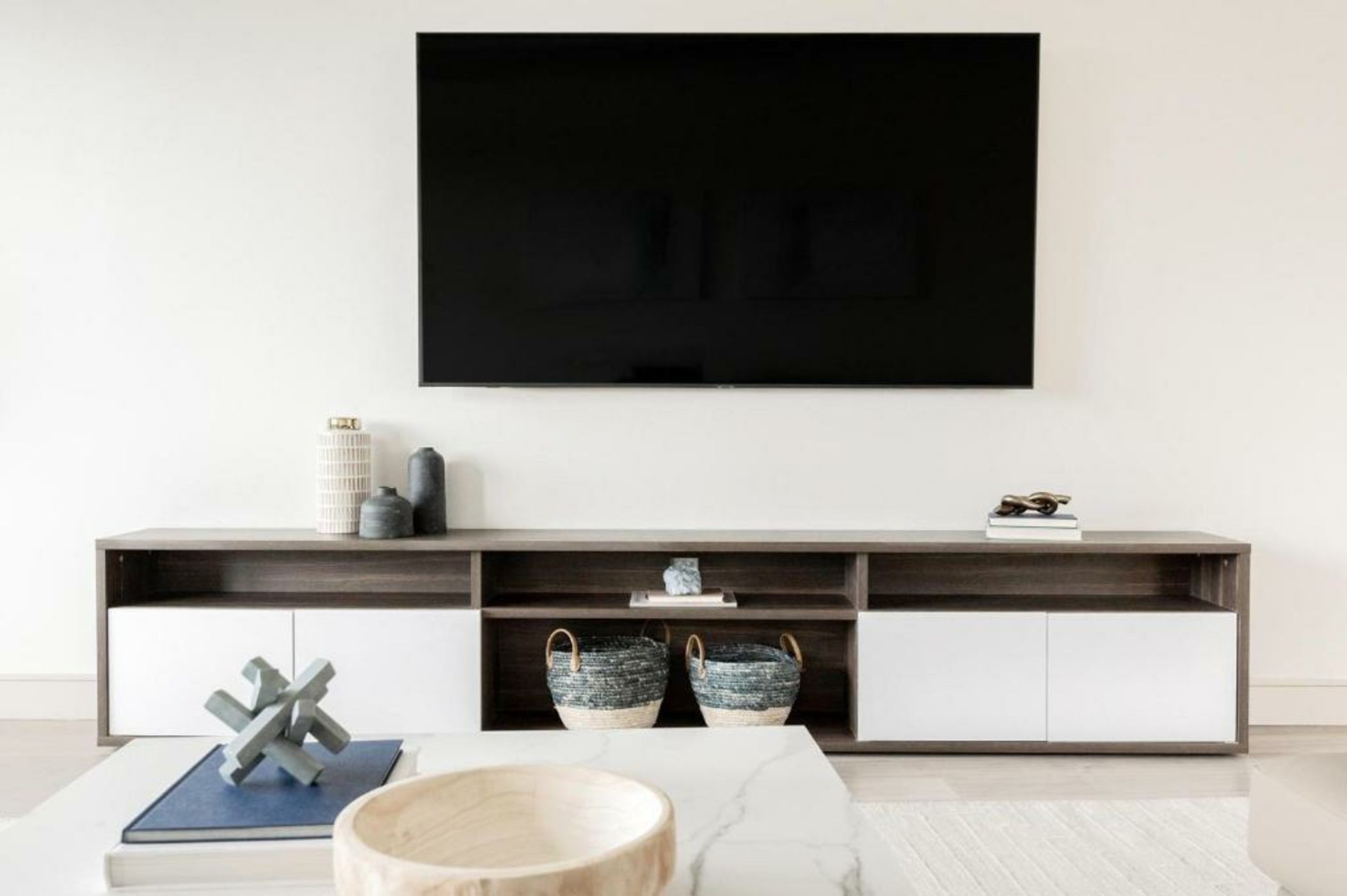 Contemporary Condo - Grill - Balcony - Tesoro