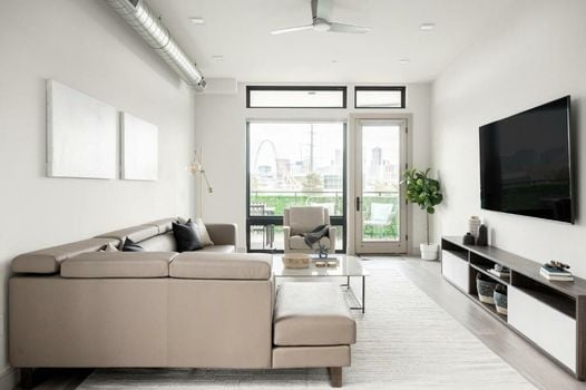 Contemporary Condo - Grill - Balcony - Tesoro