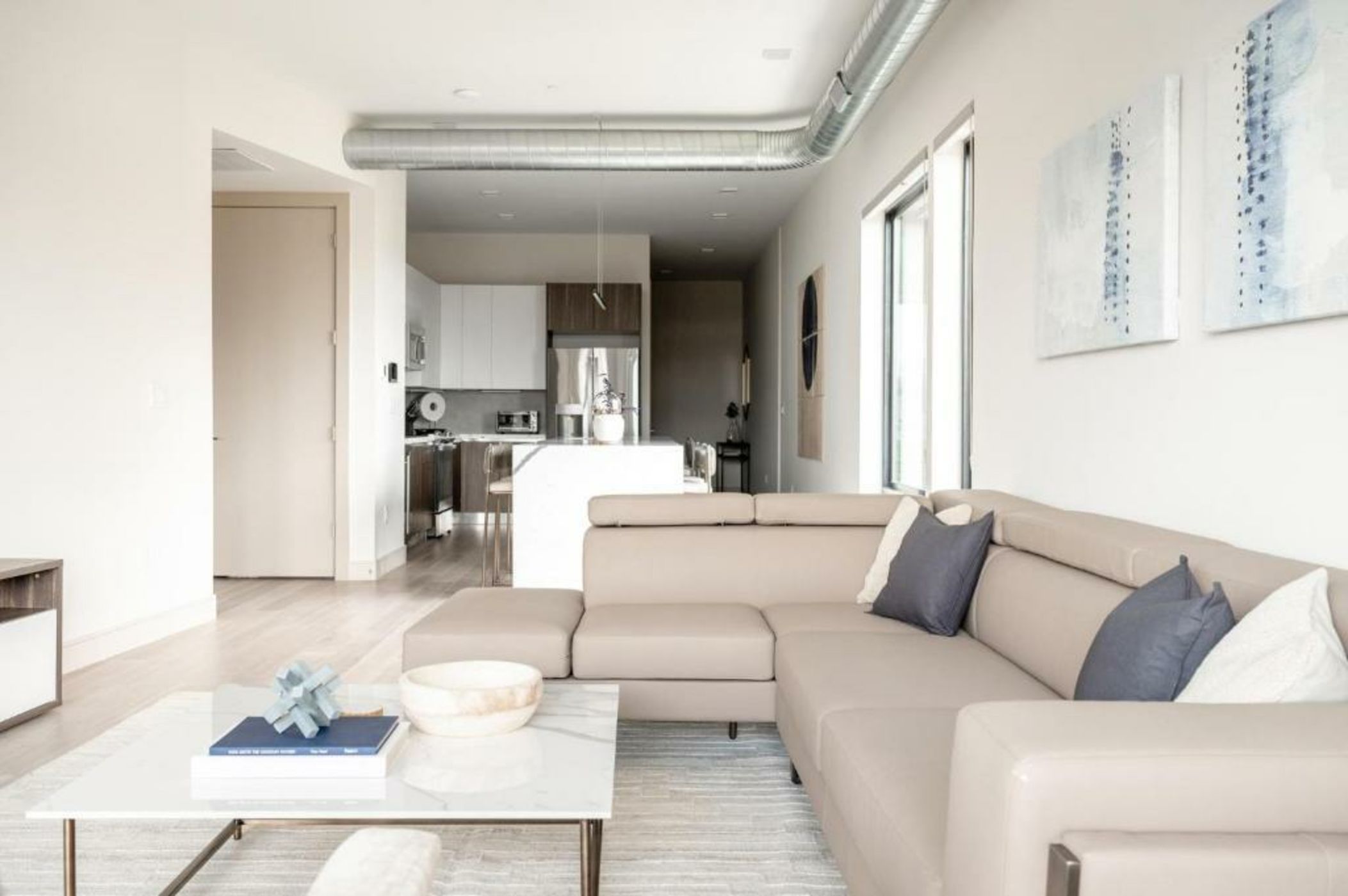 Contemporary Condo - Grill - Balcony - Tesoro