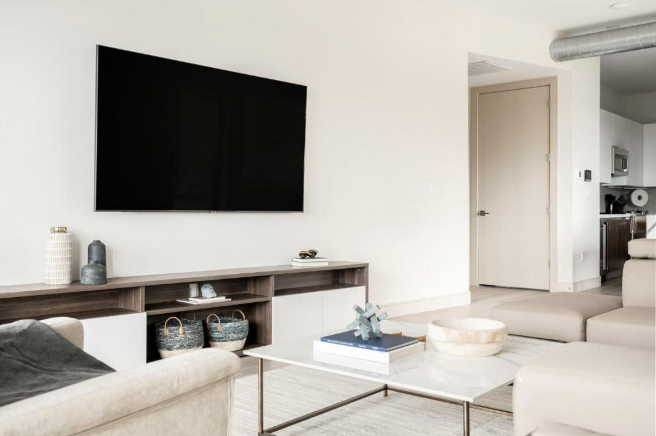 Contemporary Condo - Grill - Balcony - Tesoro