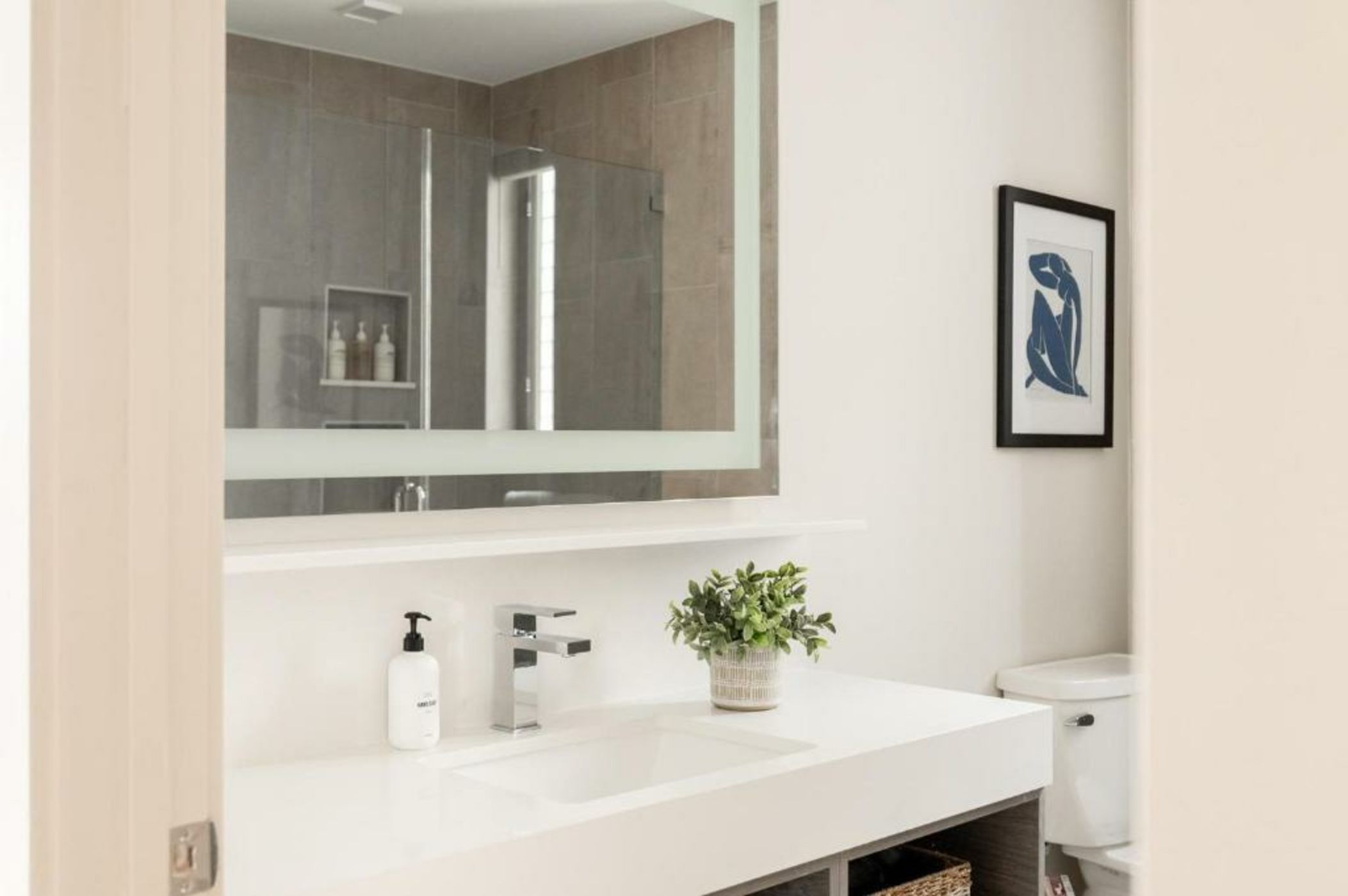 Contemporary Condo - Grill - Balcony - Tesoro