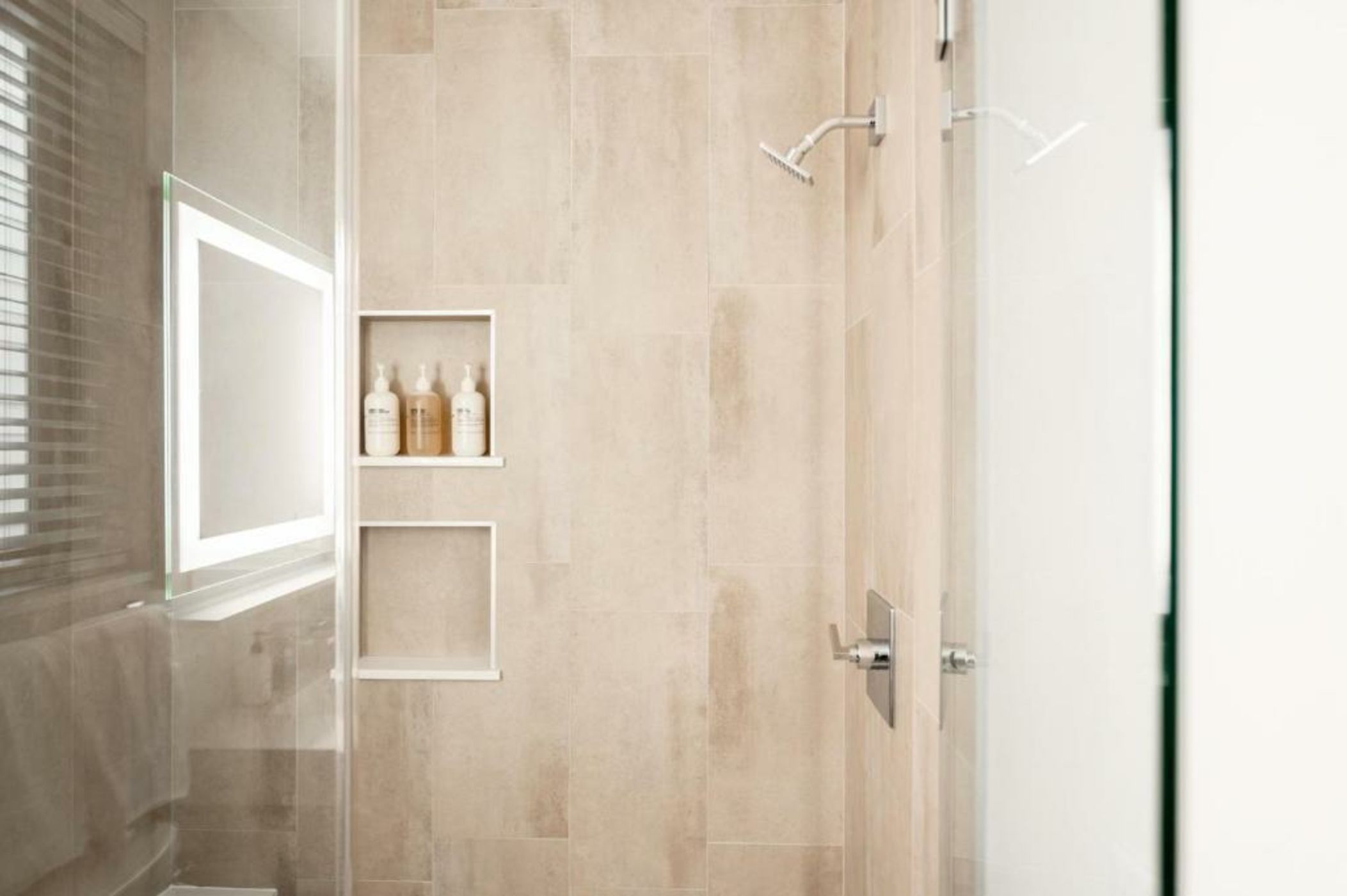 Contemporary Condo - Grill - Balcony - Tesoro