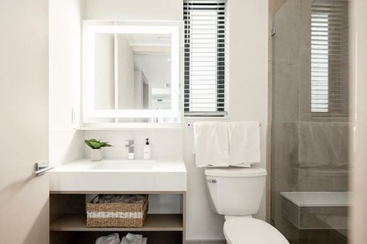 Contemporary Condo - Grill - Balcony - Tesoro