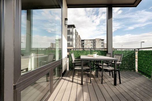 Contemporary Condo - Grill - Balcony - Tesoro