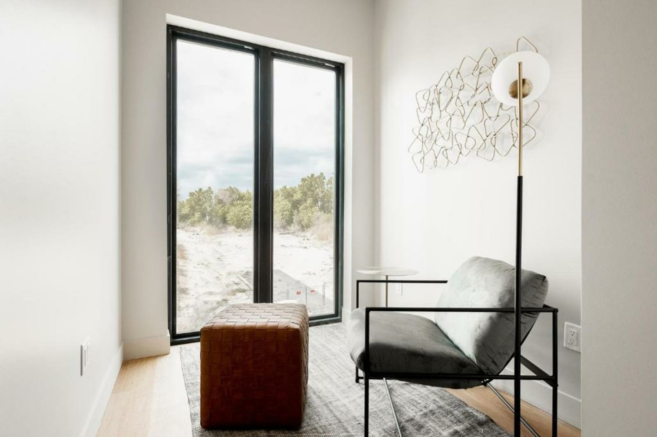 Contemporary Condo - Grill - Balcony - Tesoro