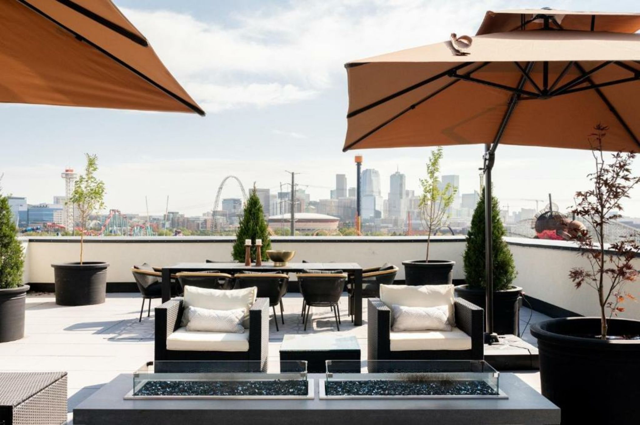 Contemporary Condo - Grill - Balcony - Tesoro