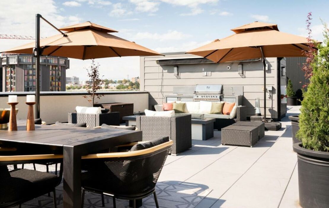 Contemporary Condo - Grill - Balcony - Tesoro, a Design Boutique Hotel ... - Luxury Condo With Patio And Grill Station