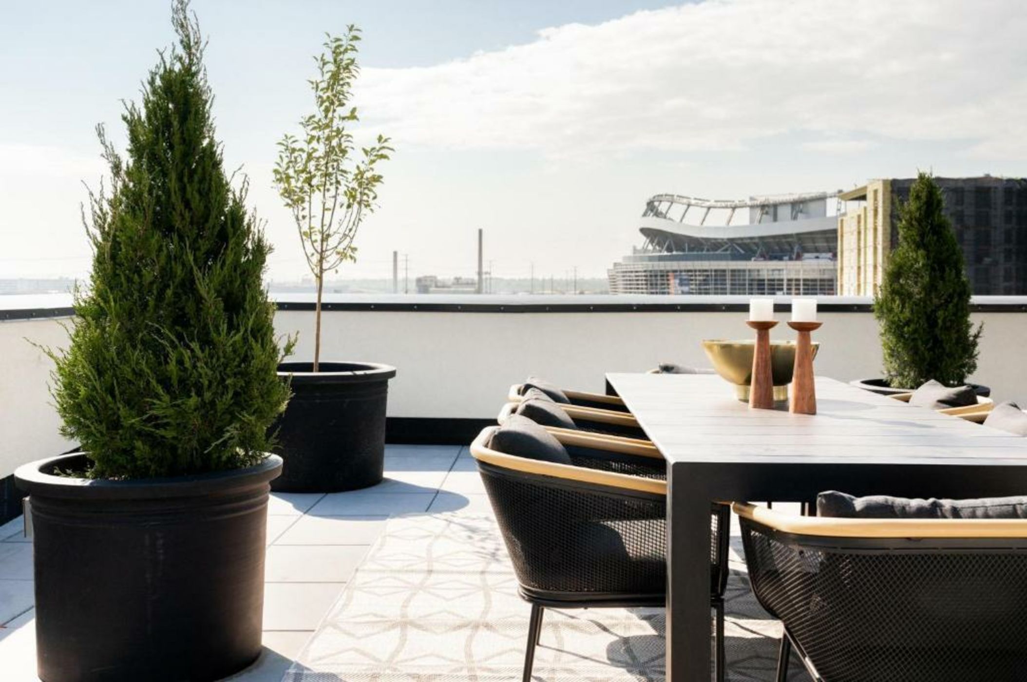 Contemporary Condo - Grill - Balcony - Tesoro