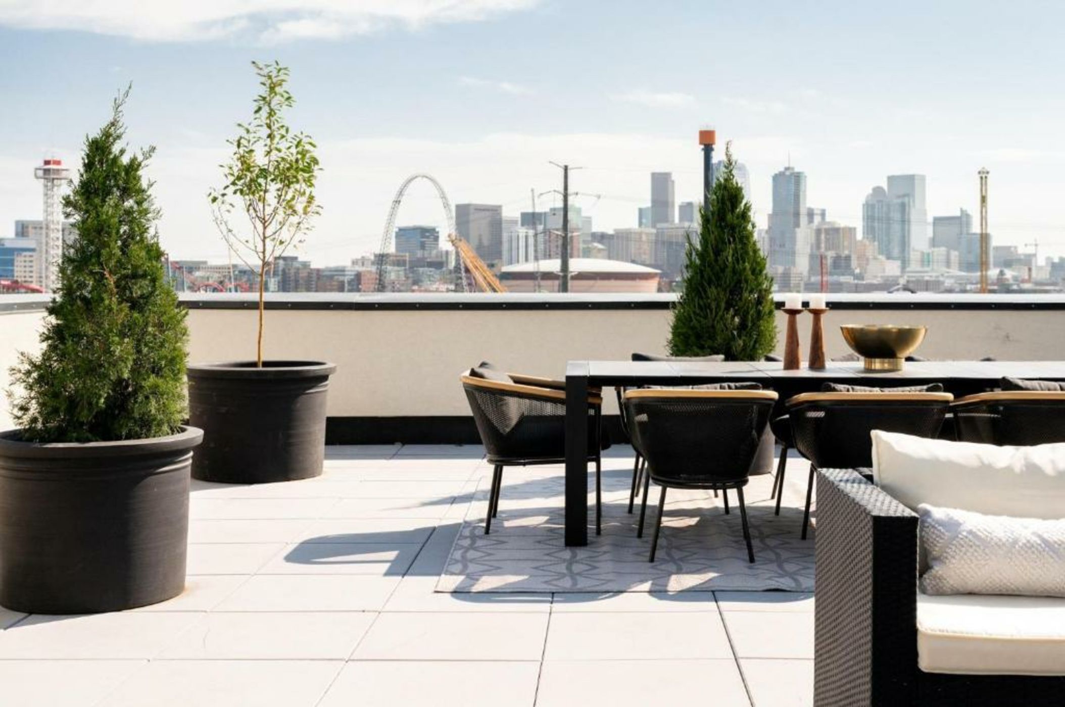 Contemporary Condo - Grill - Balcony - Tesoro