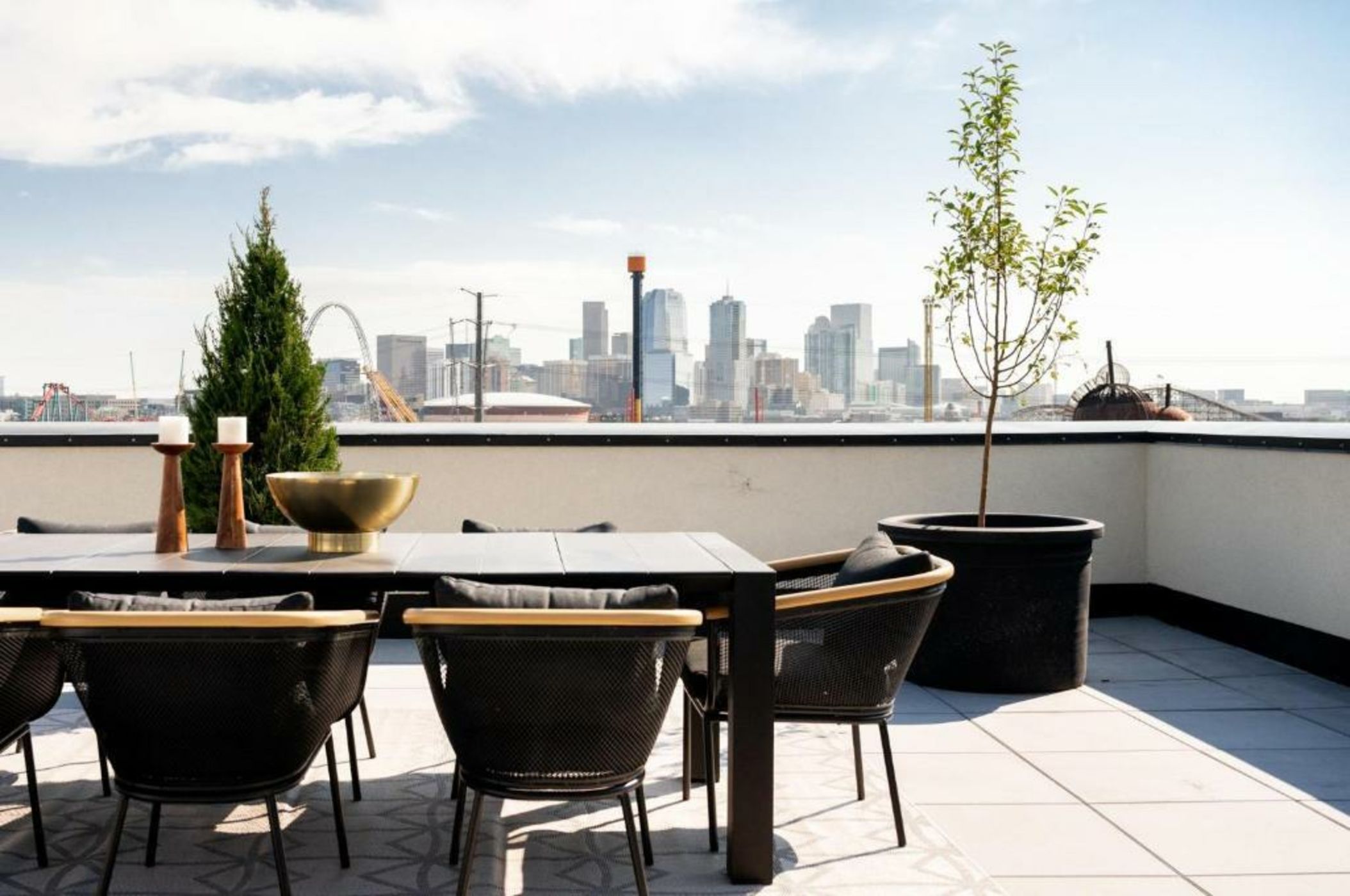 Contemporary Condo - Grill - Balcony - Tesoro