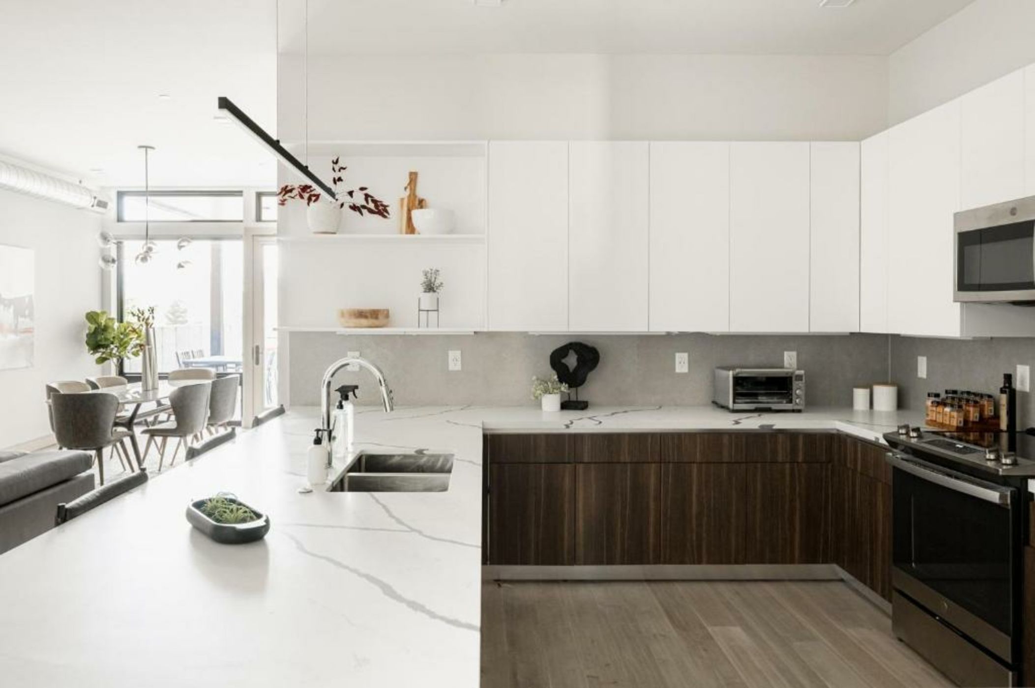 Walk to Gameday - Jefferson Park Condo - Tesoro