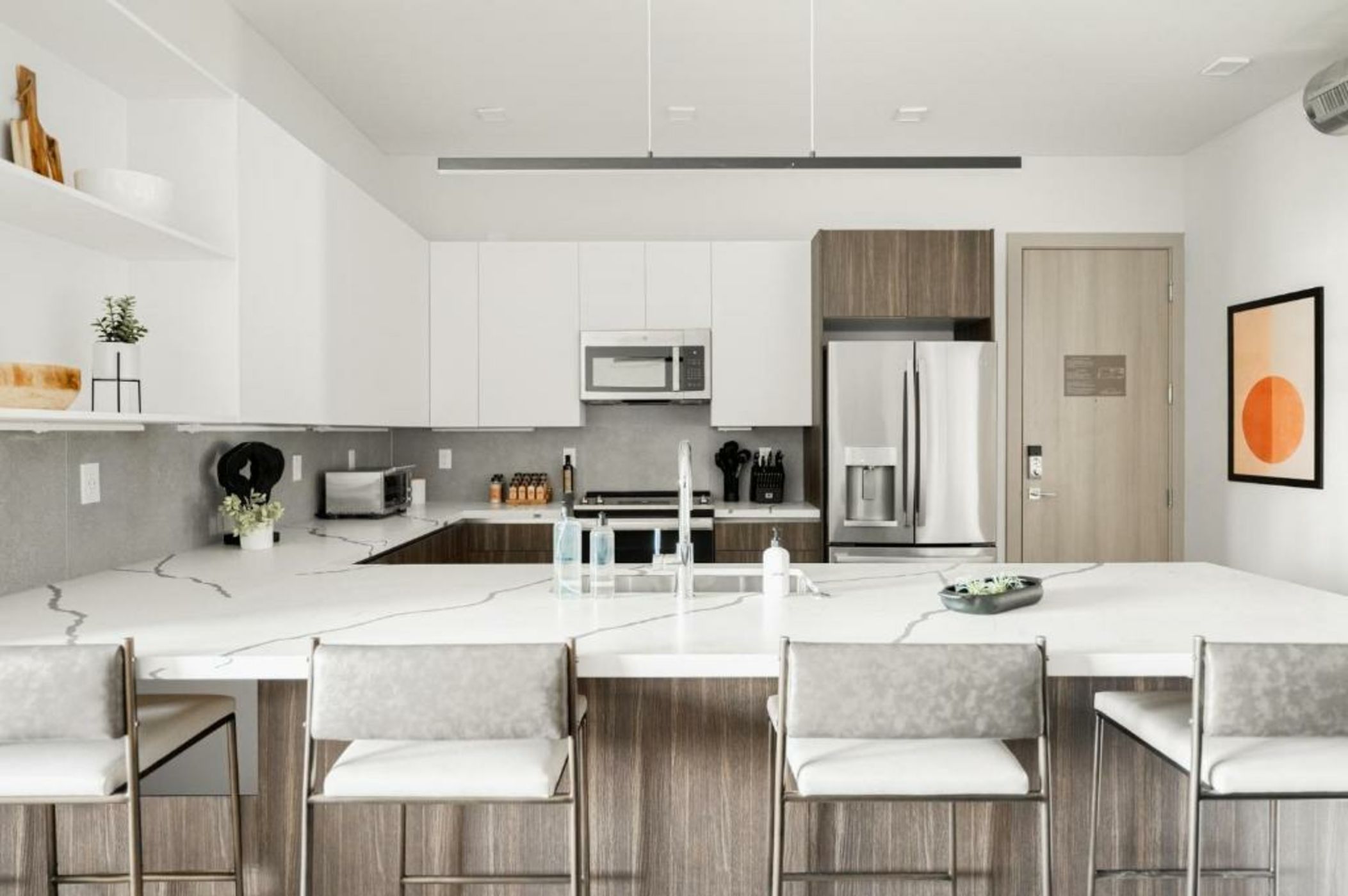 Walk to Gameday - Jefferson Park Condo - Tesoro