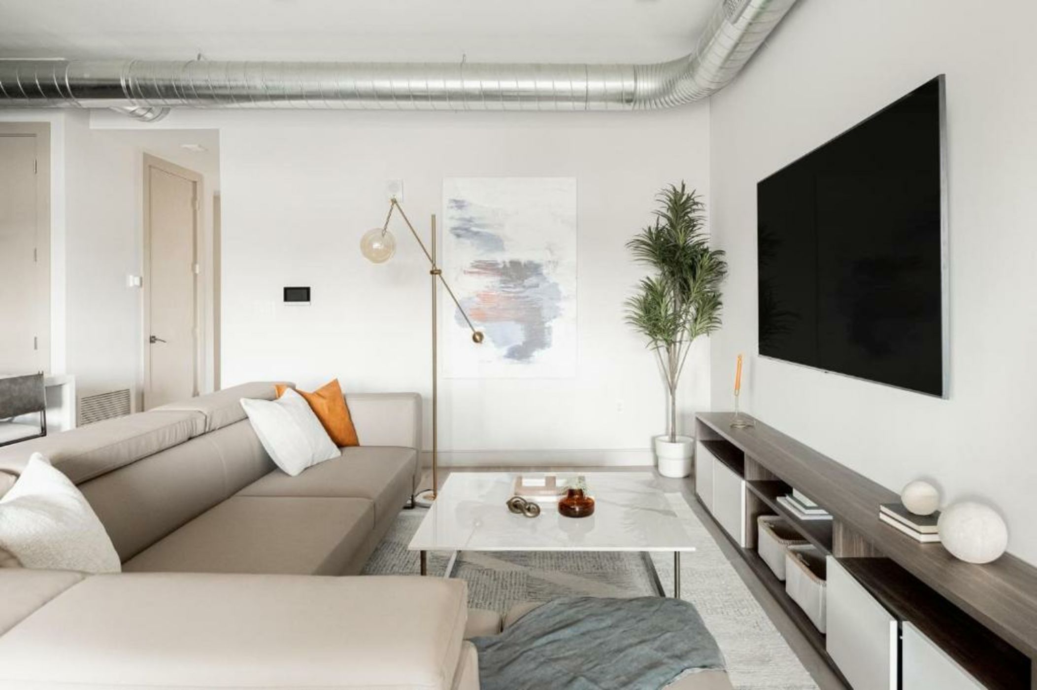 Walk to Gameday - Jefferson Park Condo - Tesoro