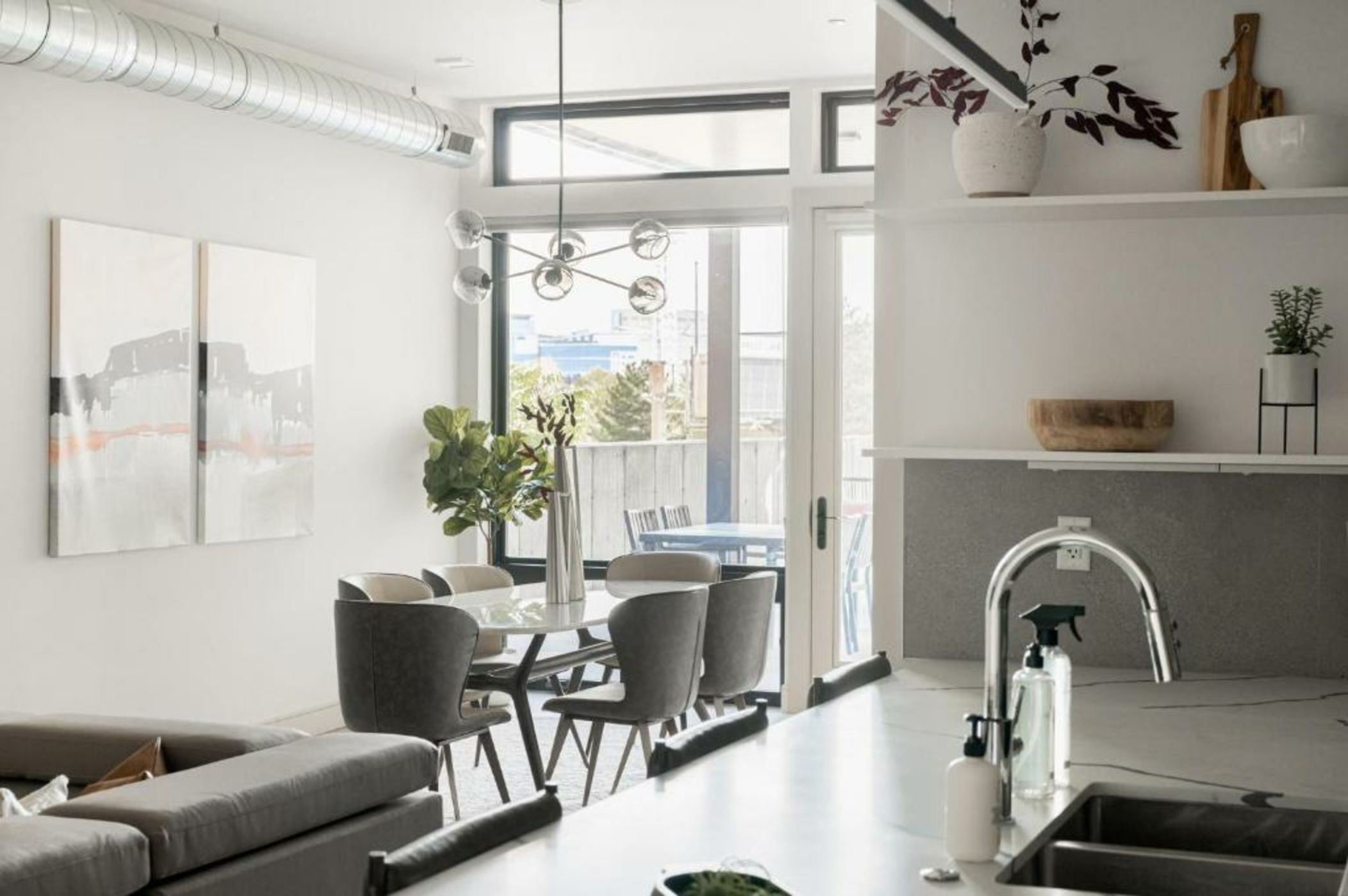 Walk to Gameday - Jefferson Park Condo - Tesoro