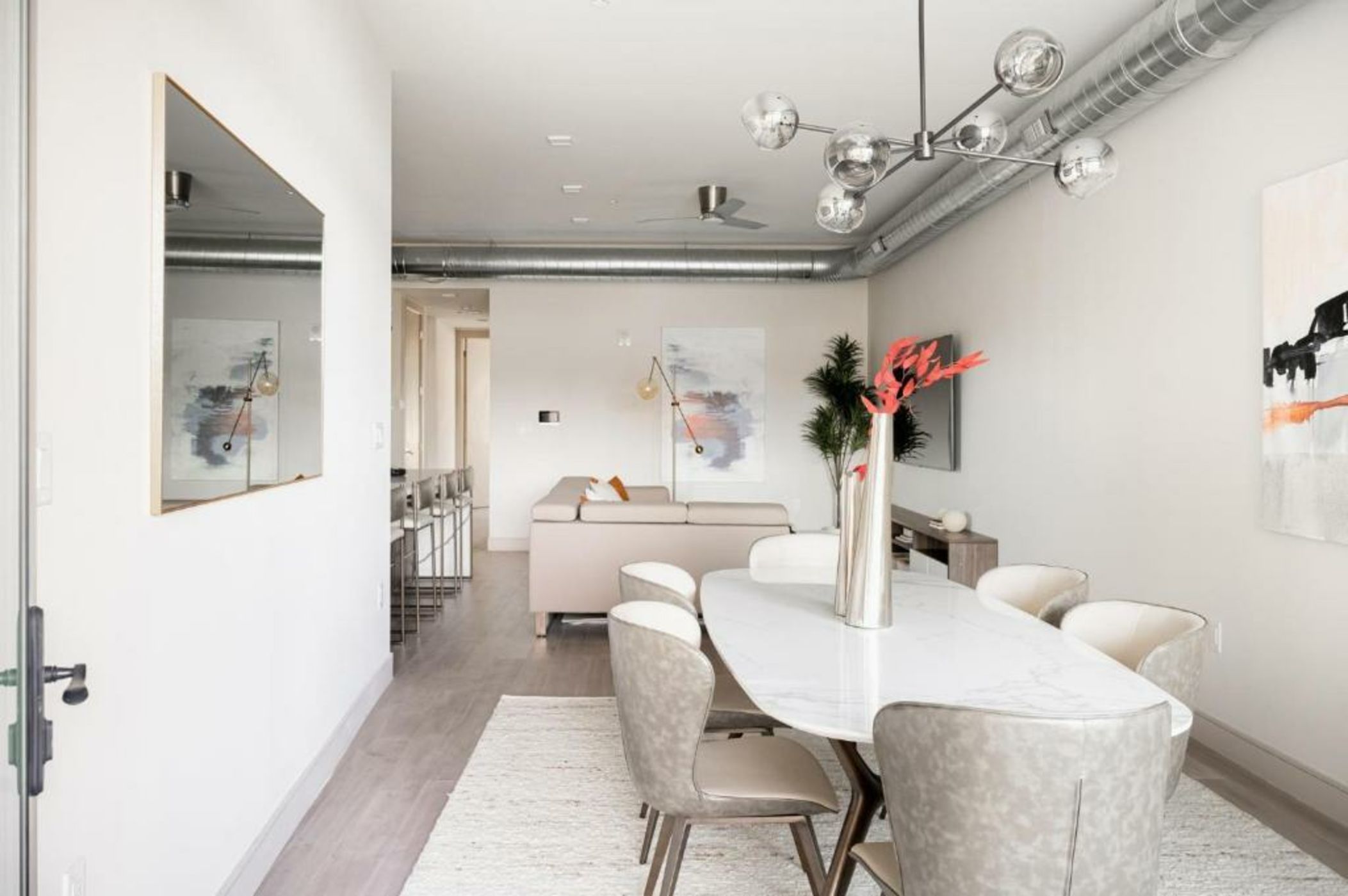 Walk to Gameday - Jefferson Park Condo - Tesoro