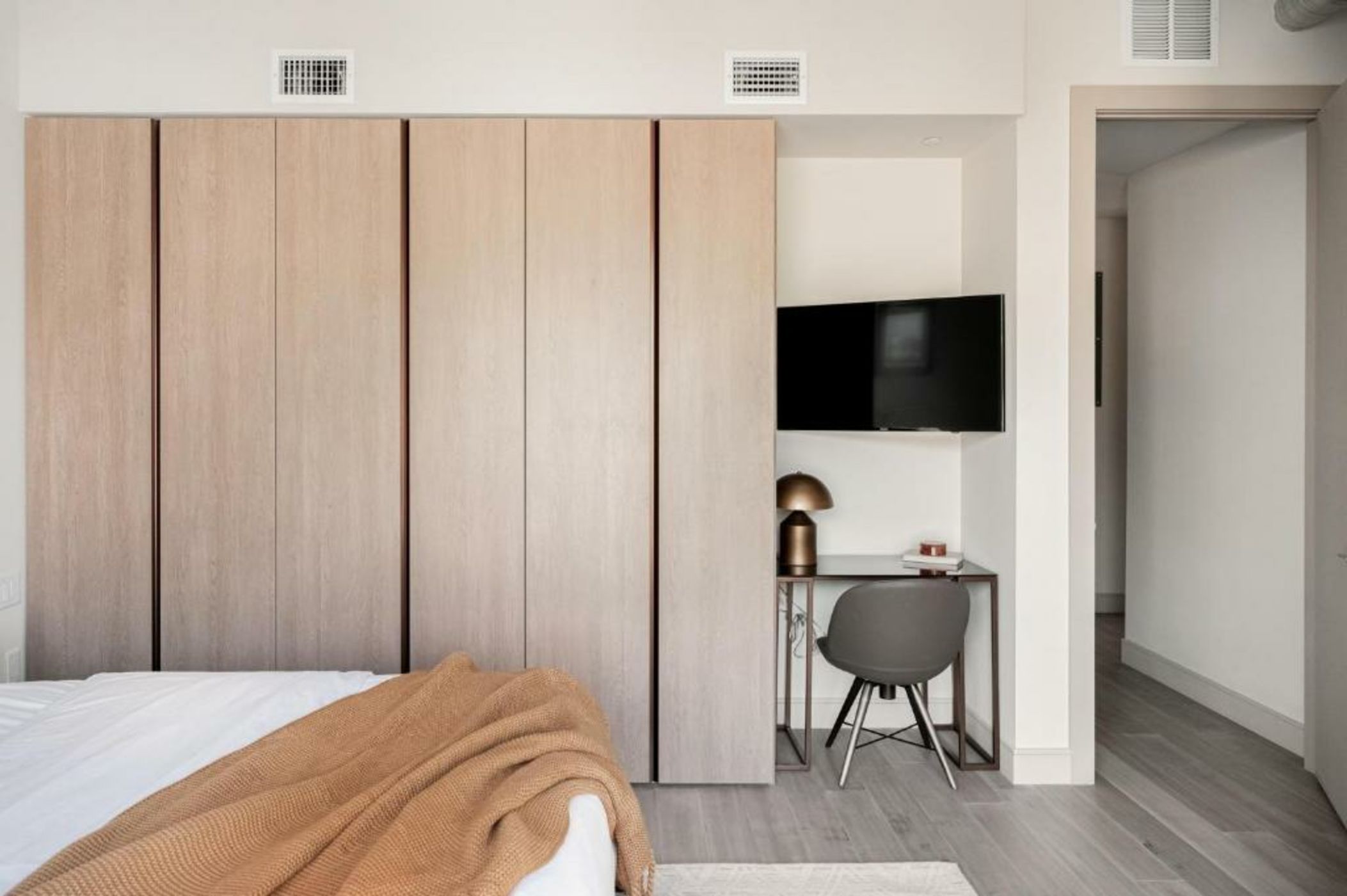 Walk to Gameday - Jefferson Park Condo - Tesoro