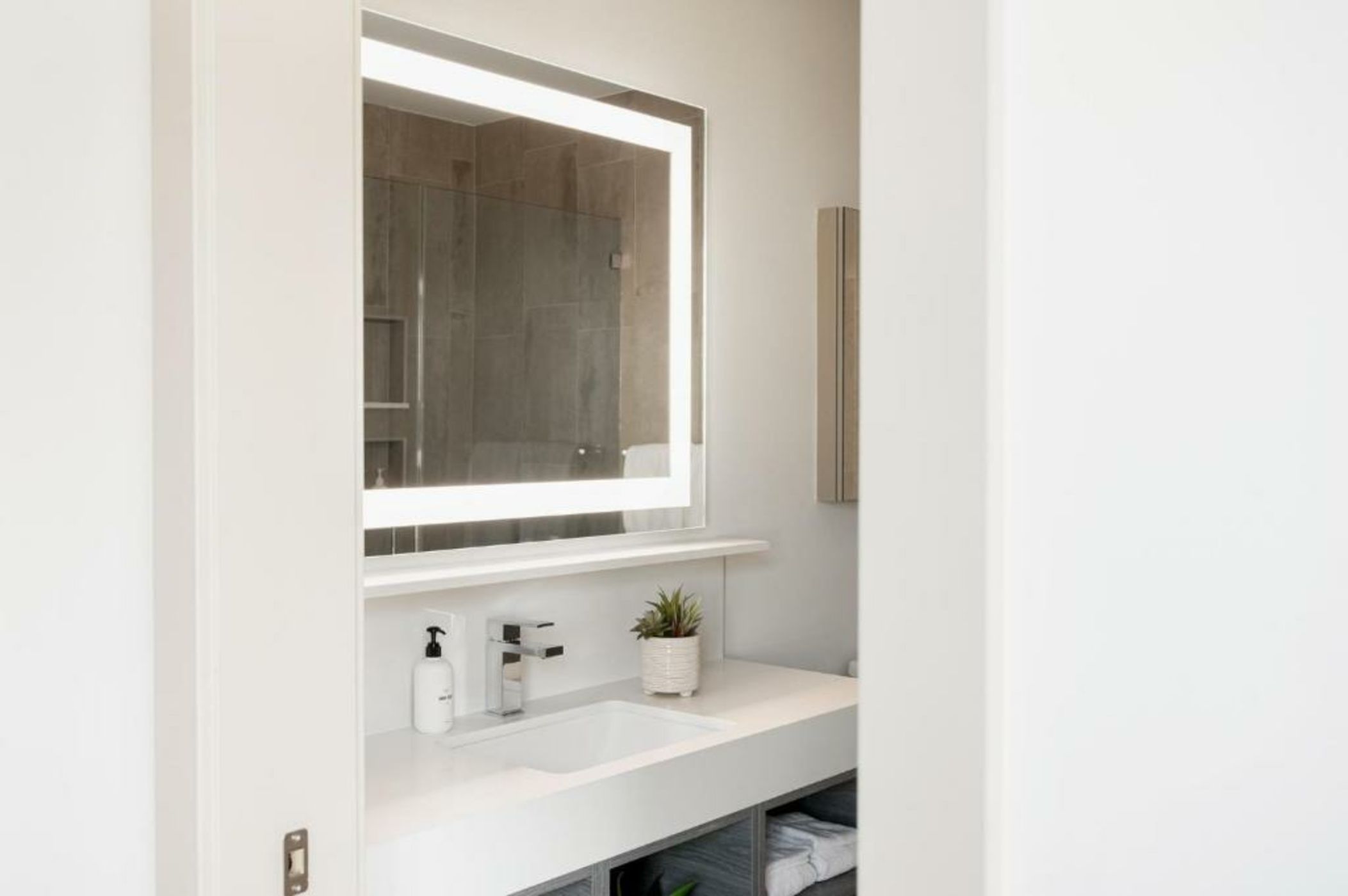 Walk to Gameday - Jefferson Park Condo - Tesoro