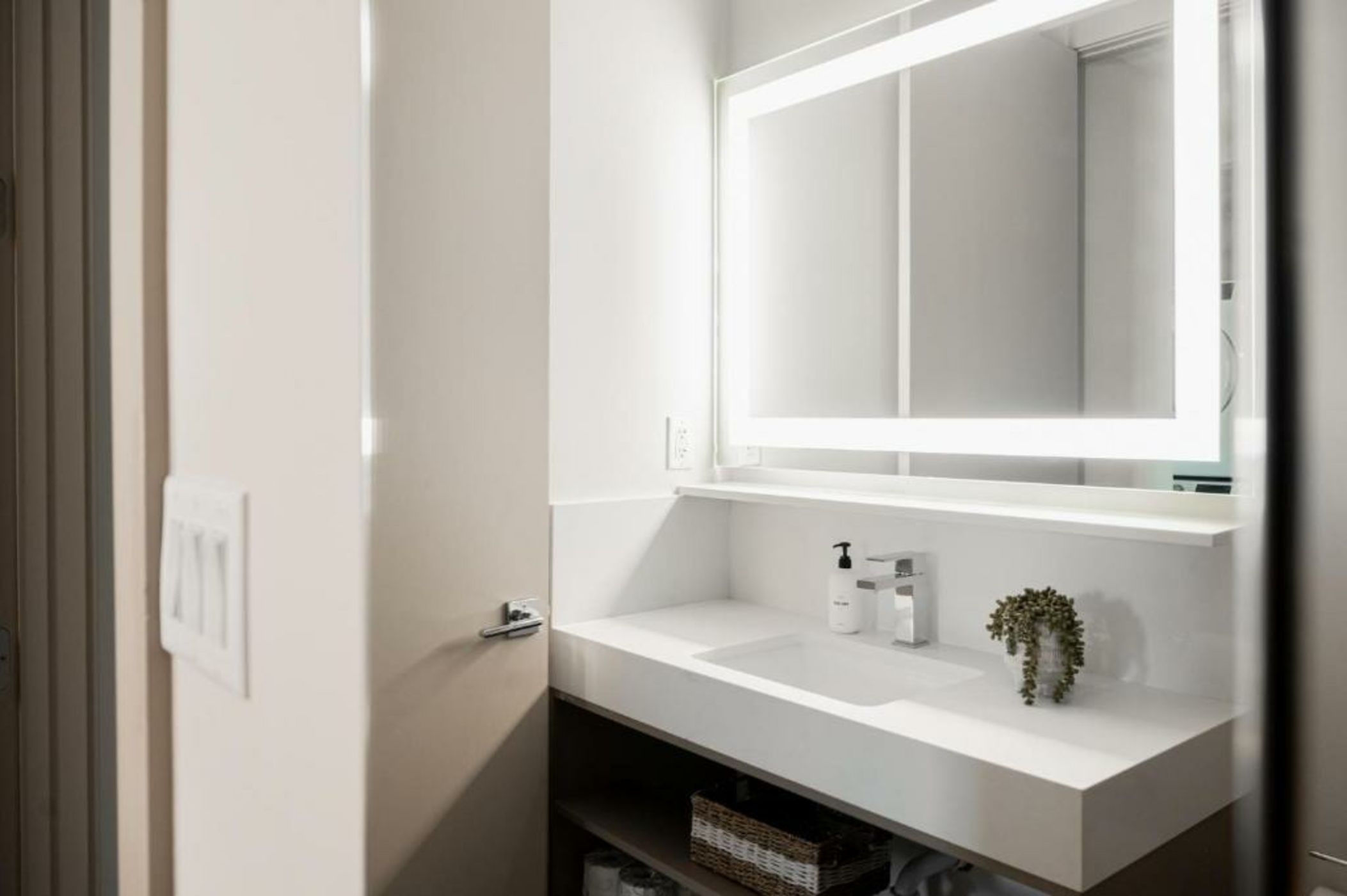 Walk to Gameday - Jefferson Park Condo - Tesoro