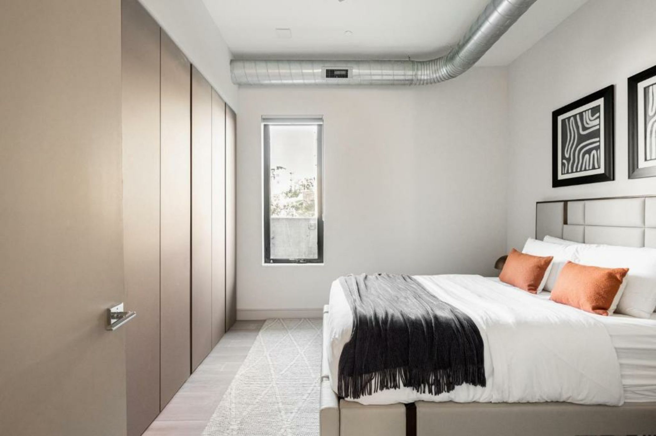 Walk to Gameday - Jefferson Park Condo - Tesoro