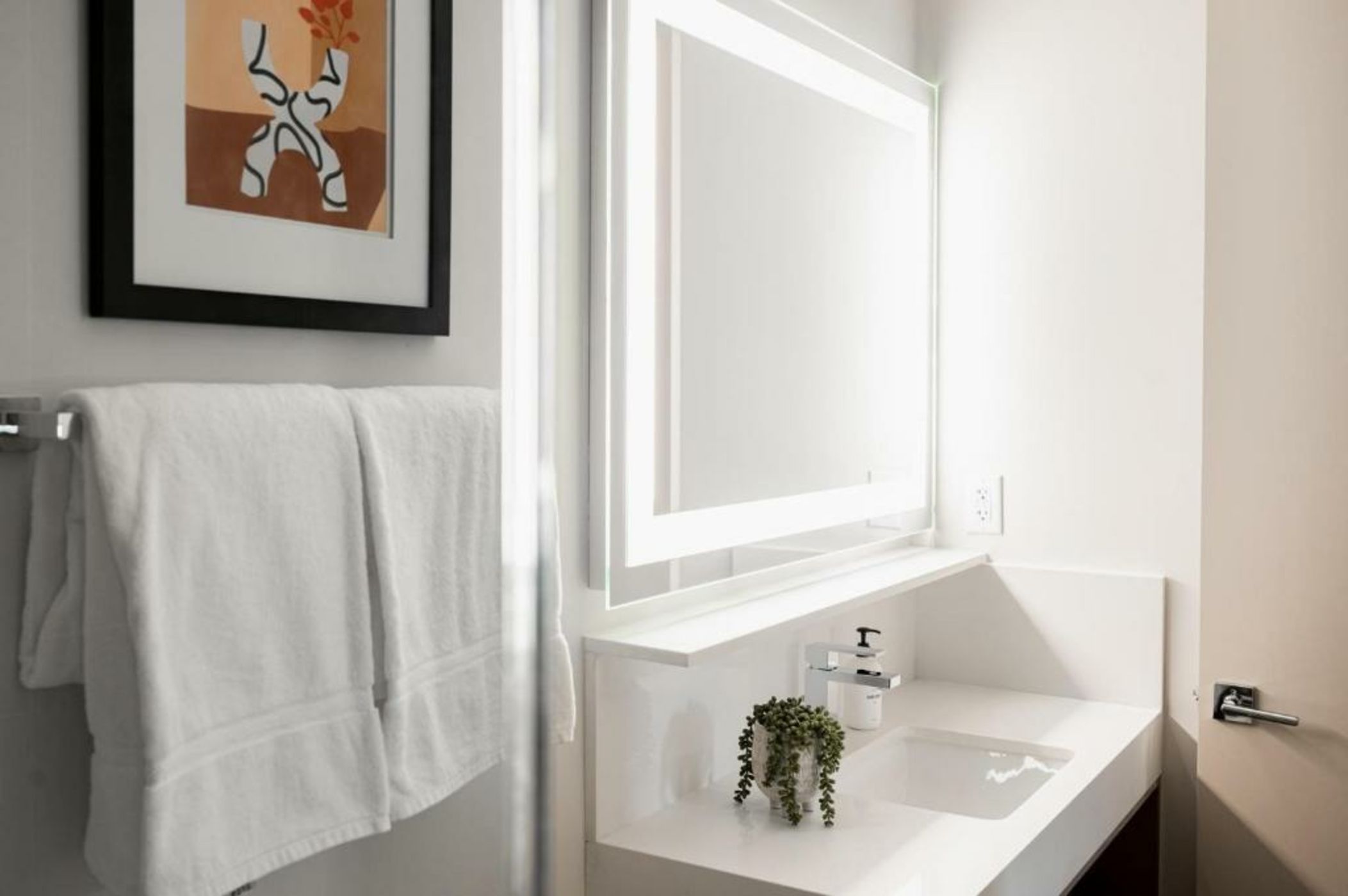 Walk to Gameday - Jefferson Park Condo - Tesoro