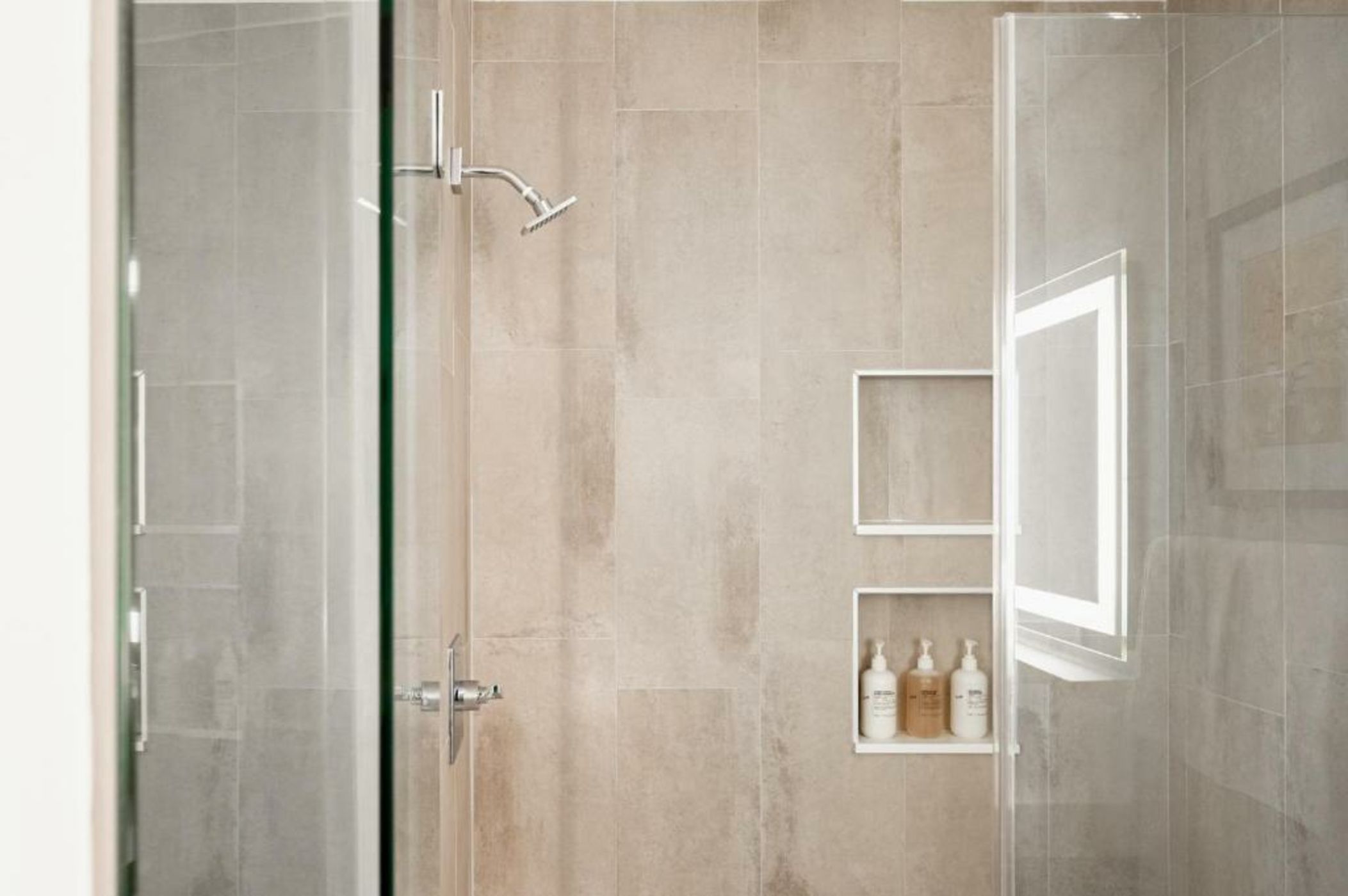 Walk to Gameday - Jefferson Park Condo - Tesoro