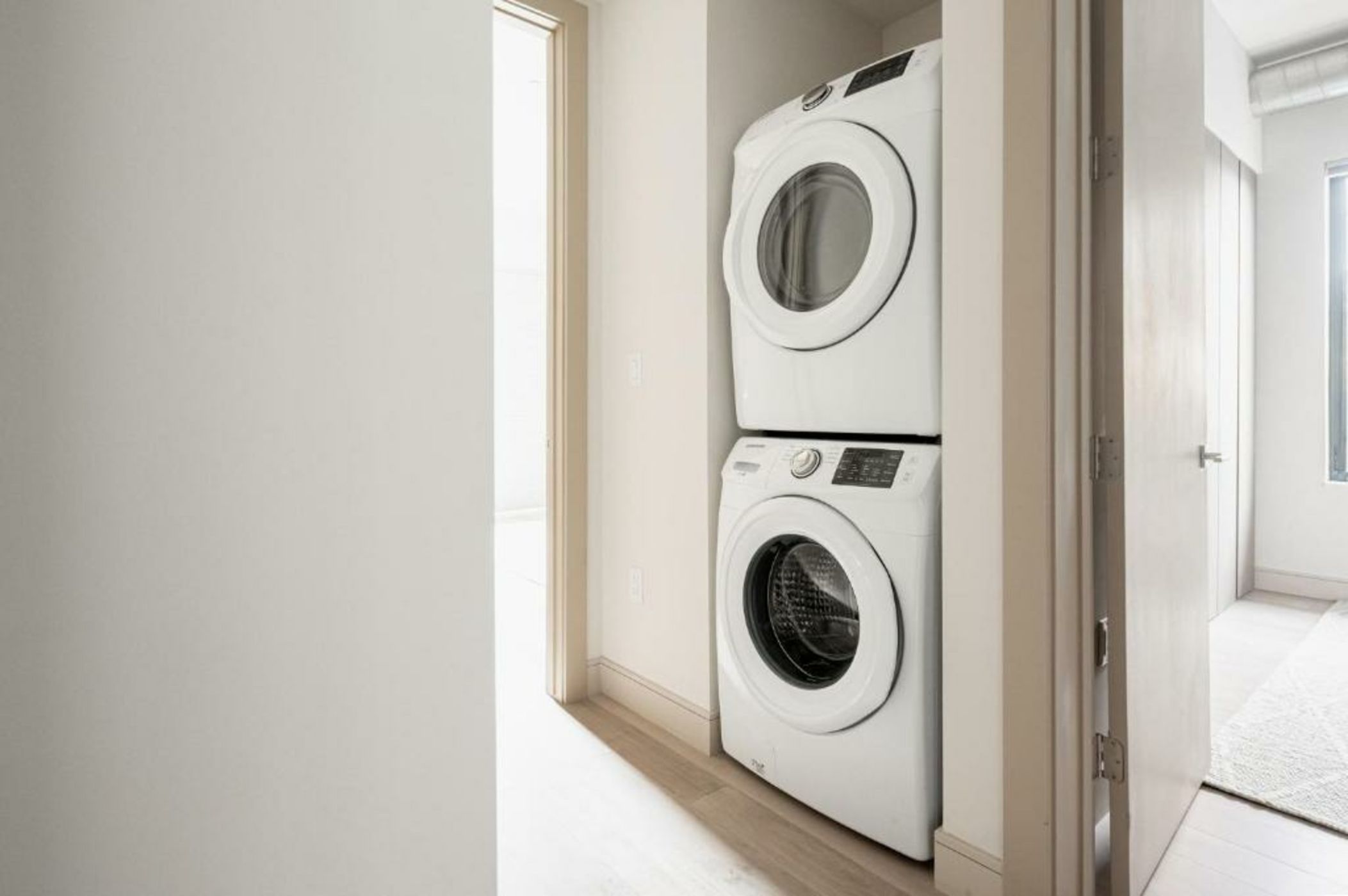 Walk to Gameday - Jefferson Park Condo - Tesoro