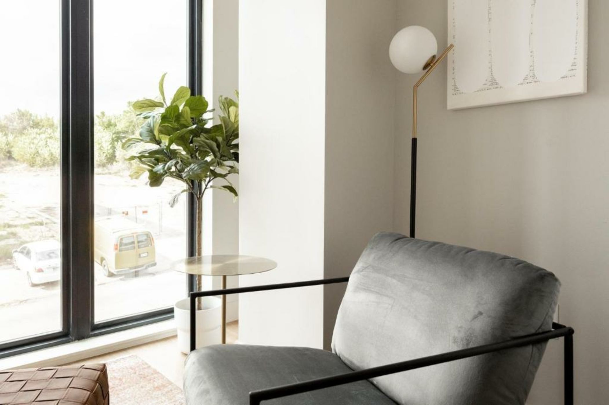 Walk to Gameday - Jefferson Park Condo - Tesoro