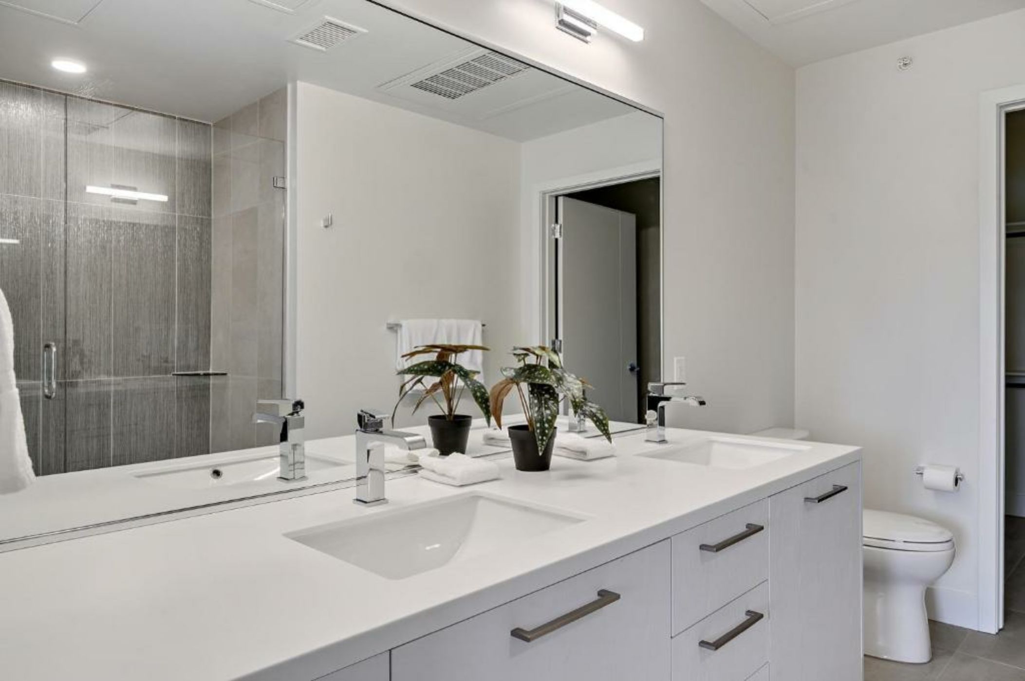 Art-Inspired Loft with Mountain View - Espadin LoHi