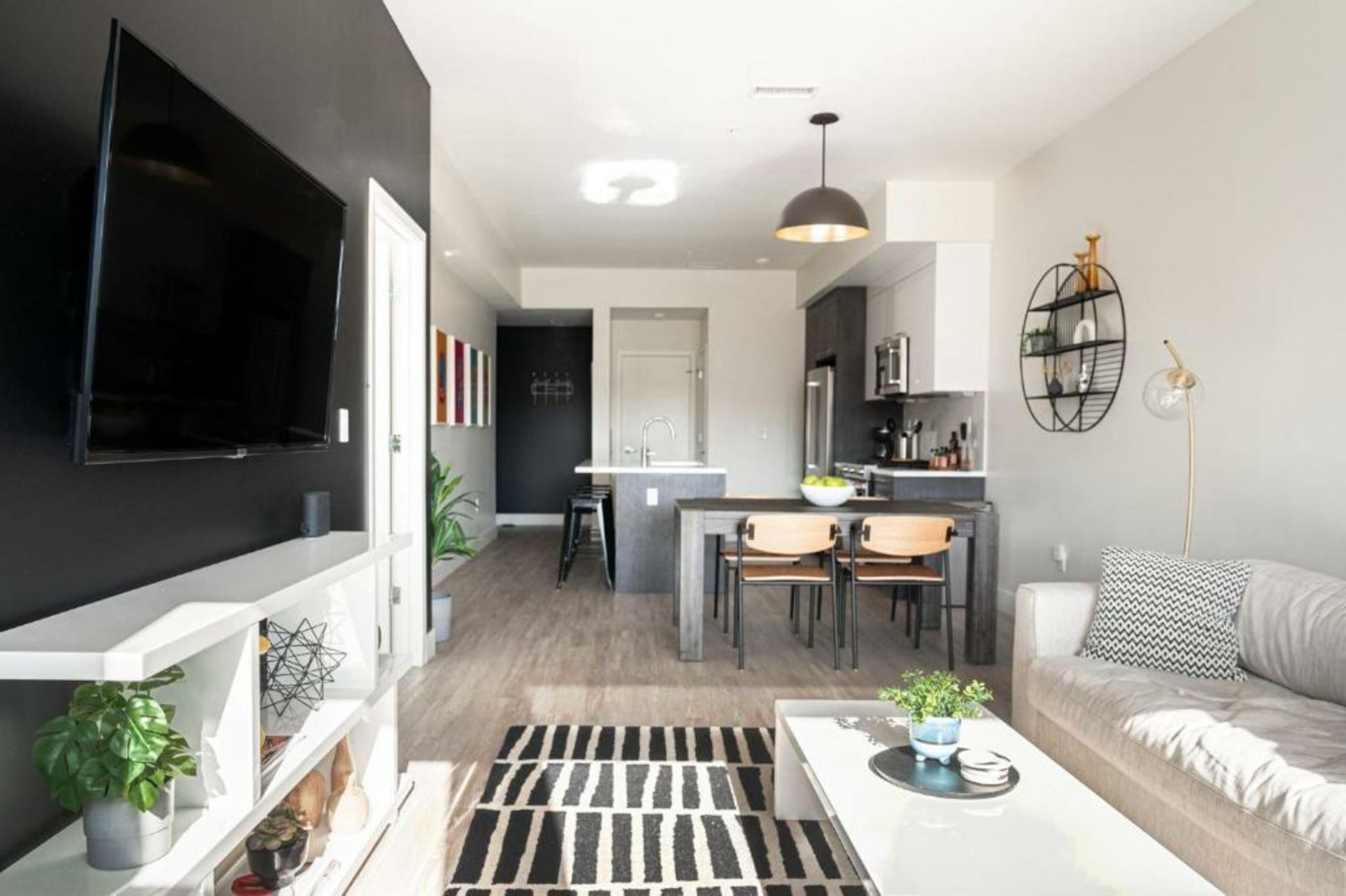 Art-Inspired Loft with Mountain View - Espadin LoHi